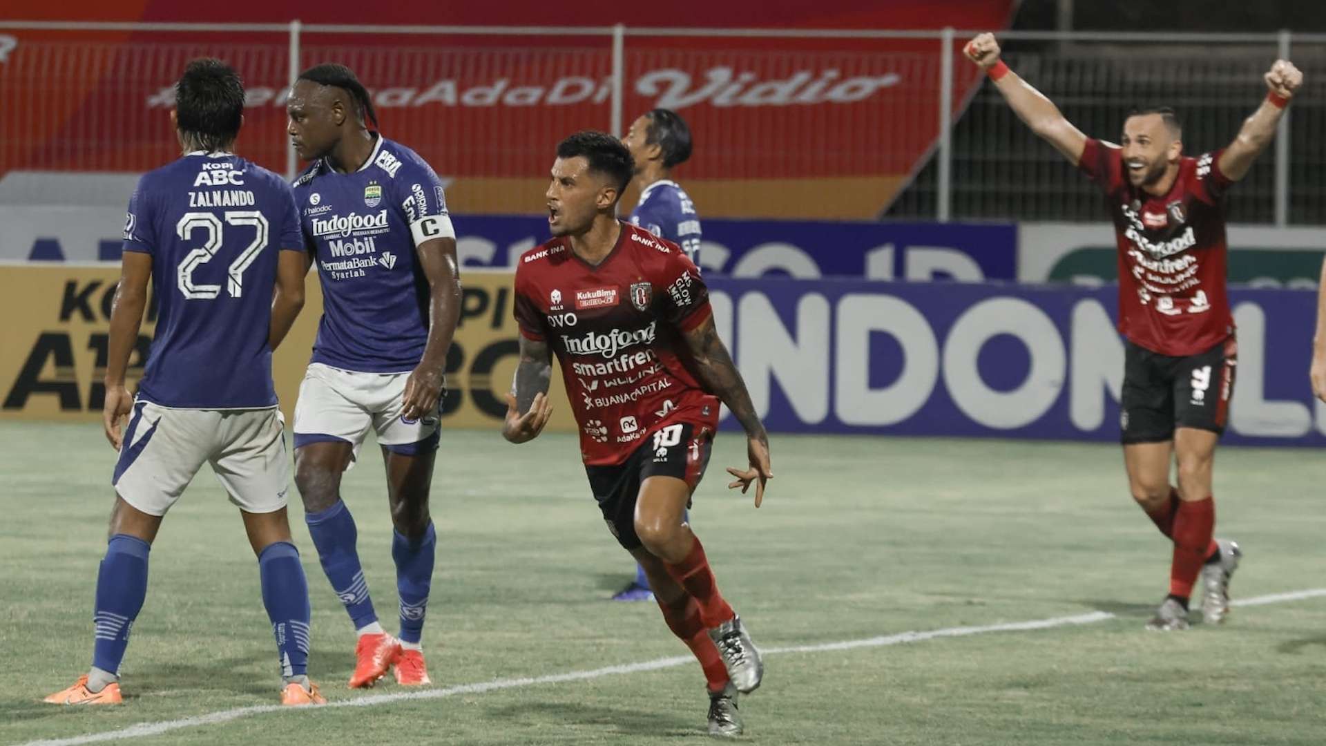 Stefano Lilipaly vs Persib Bandung