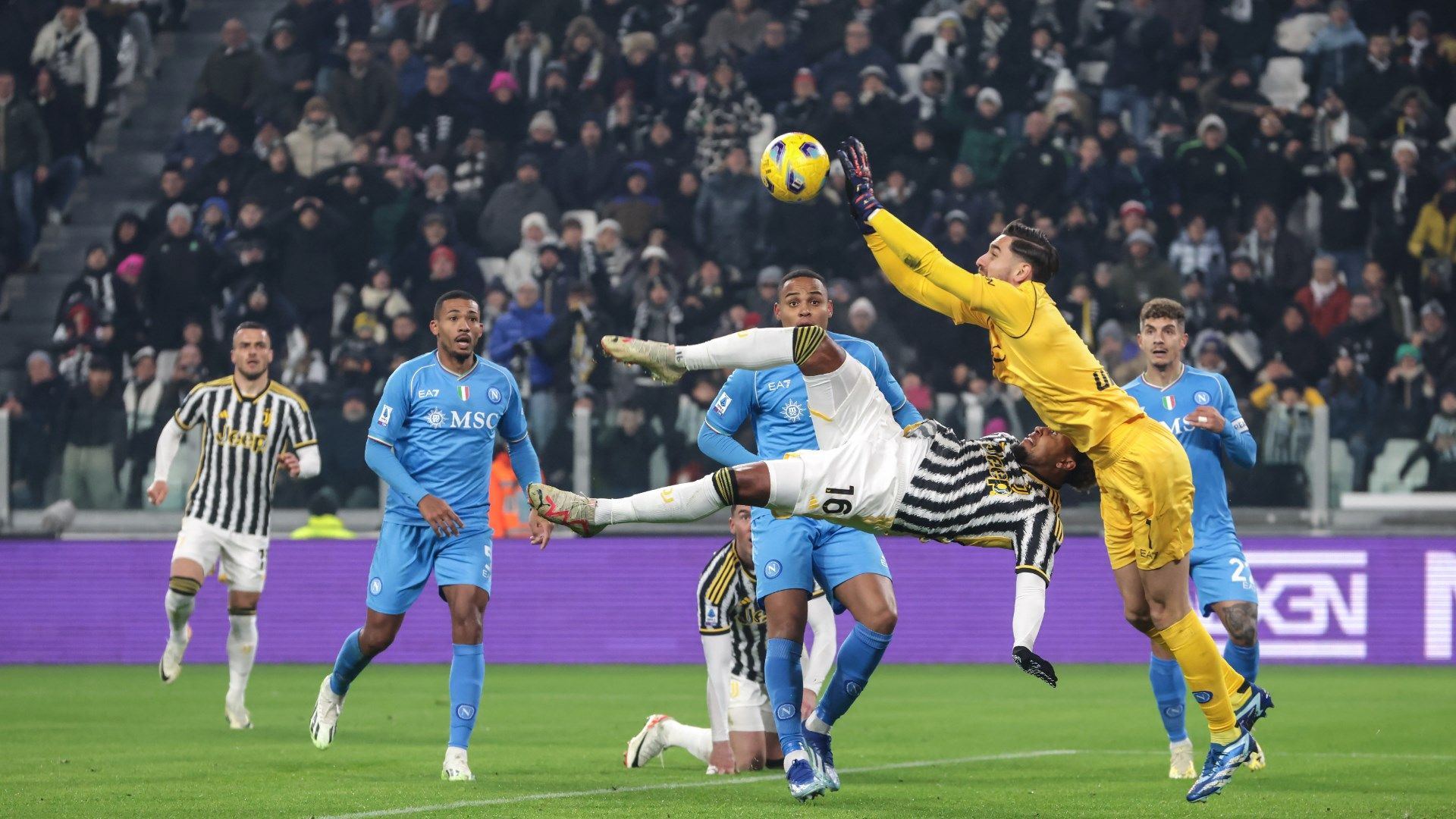 Weston McKennie Juventus bicycle kick 2 2023-24 