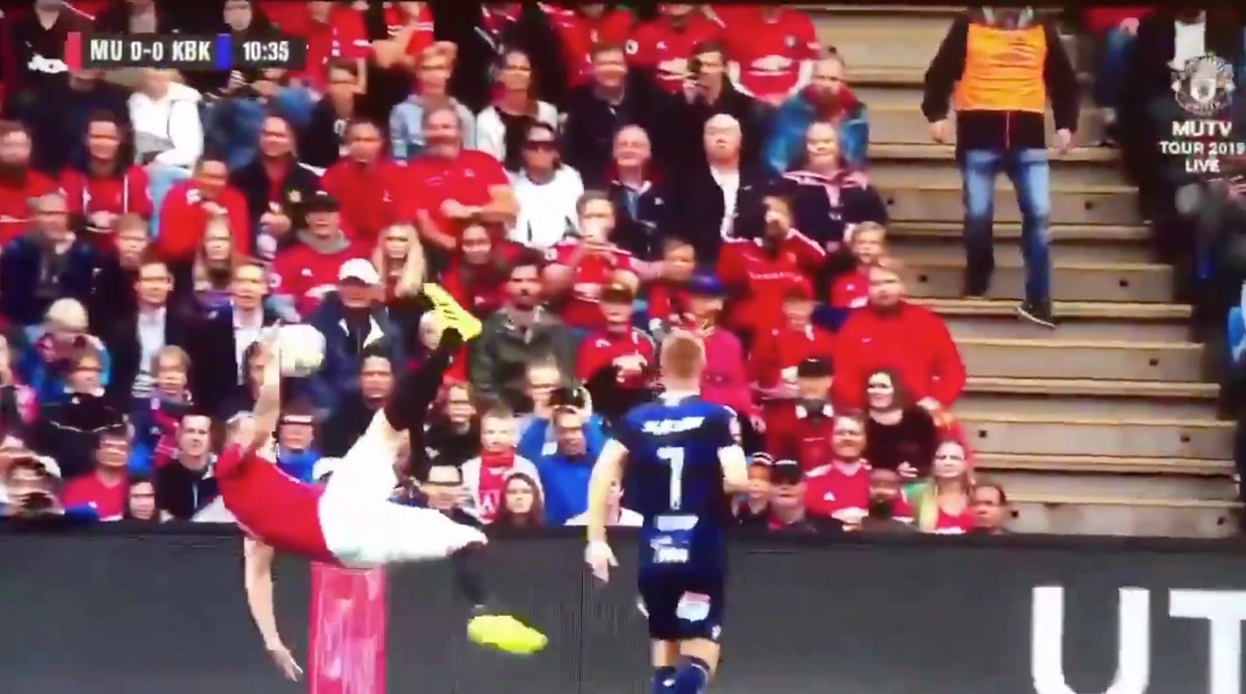 Phil Jones overhead kick Manchester United vs Kristiansund