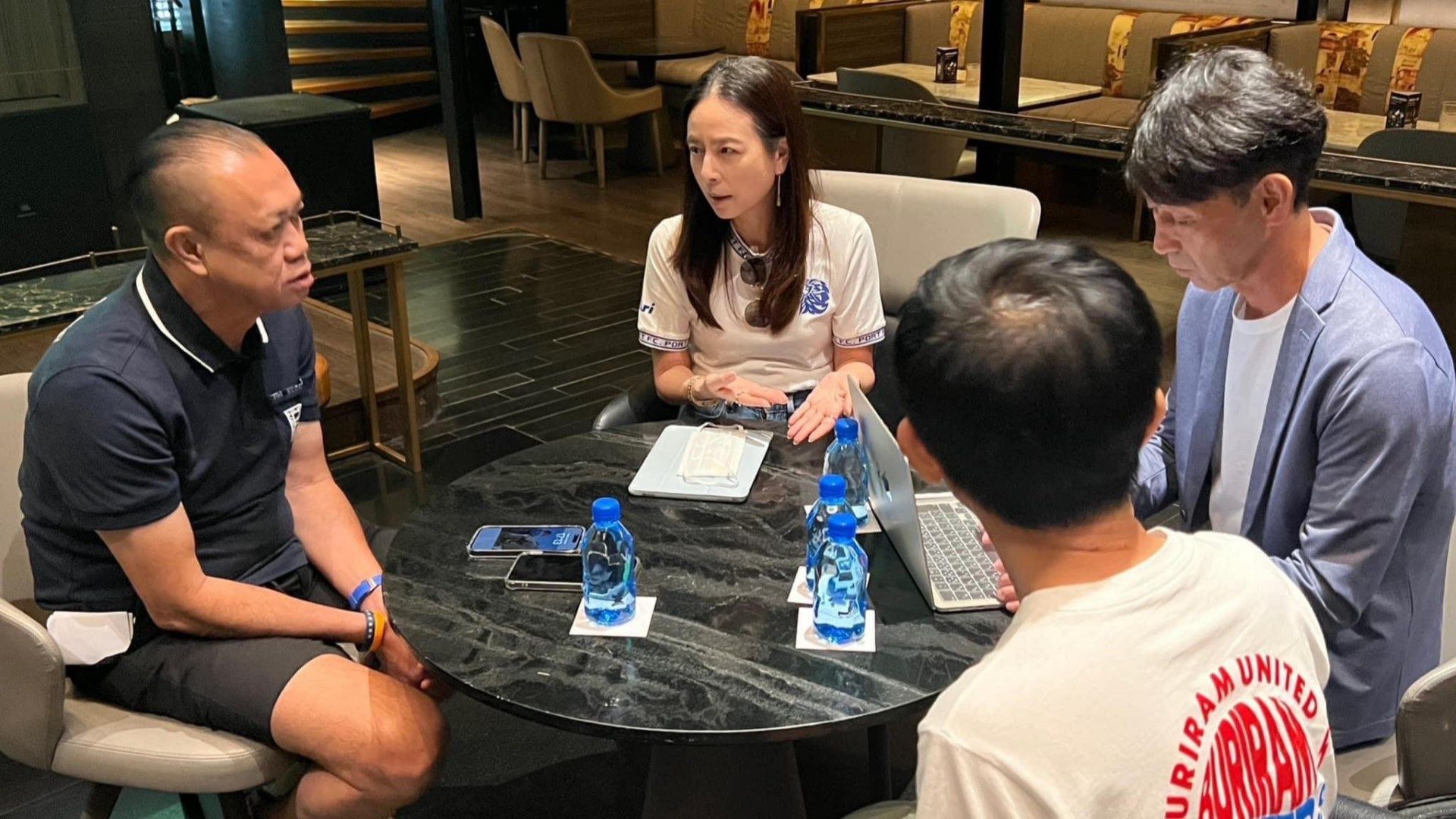 นวลพรรณ ล่ำซำ