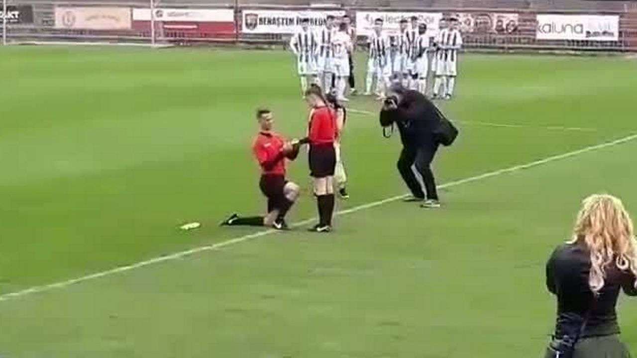 Romenia Arbitro pedido de casamento 2019