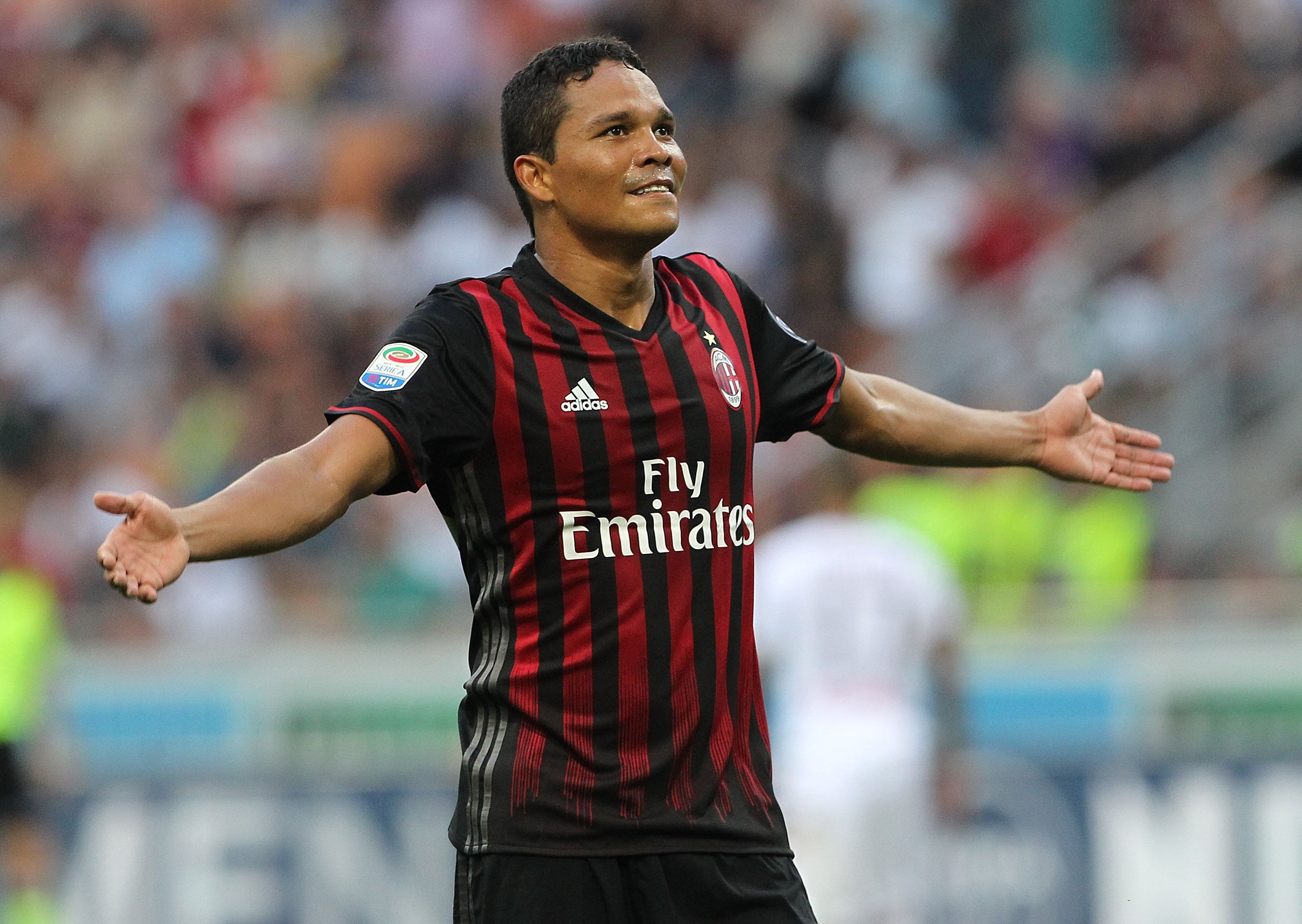 Carlos Bacca con Milán en la Serie A 2016-2017