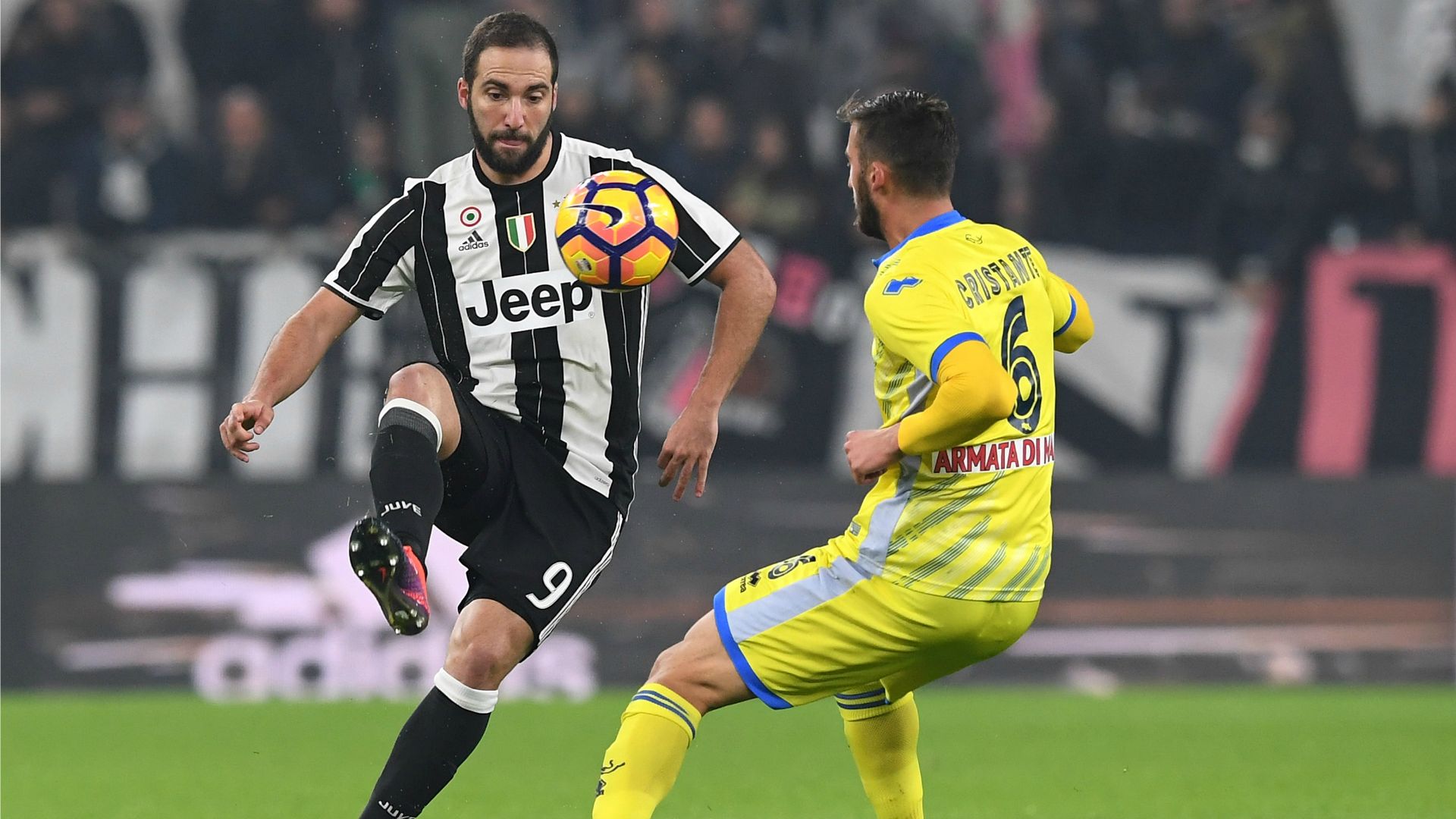Gonzalo Higuain Bryan Cristante Juventus Pescara Serie A