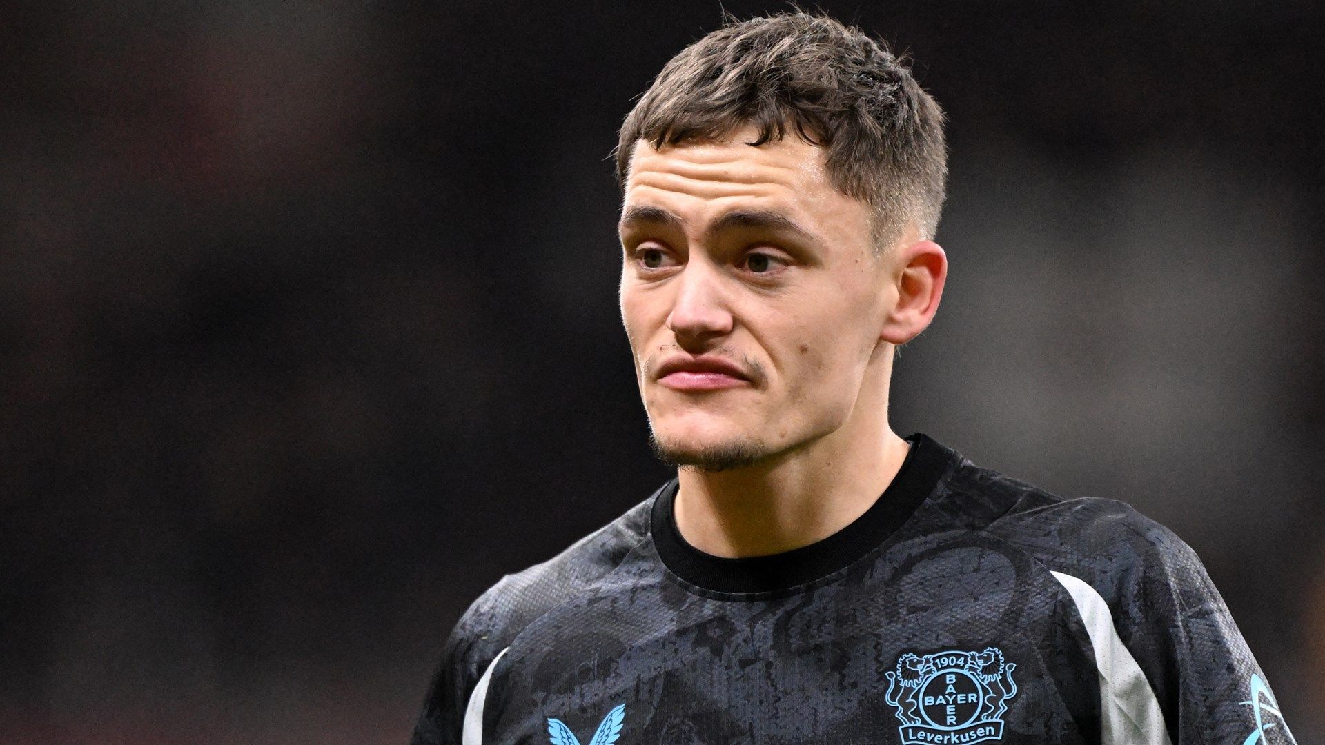 "Die Spekulationen müssen wir an uns vorbeiziehen lassen": FC Bayern München bezieht Stellung zur Reise nach England von Transferziel Florian Wirtz
