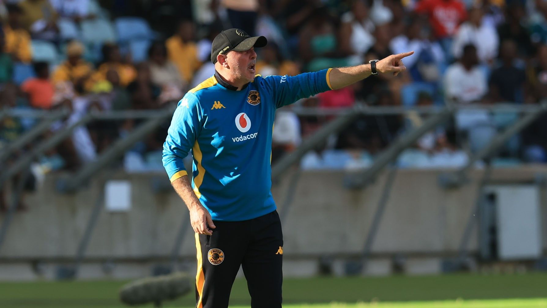Attack me now!' Nasreddine Nabi addresses unhappy Kaizer Chiefs fans as  pressure mounts on Tunisian coach due to poor form - 'Don't attack the  player' | Goal.com South Africa