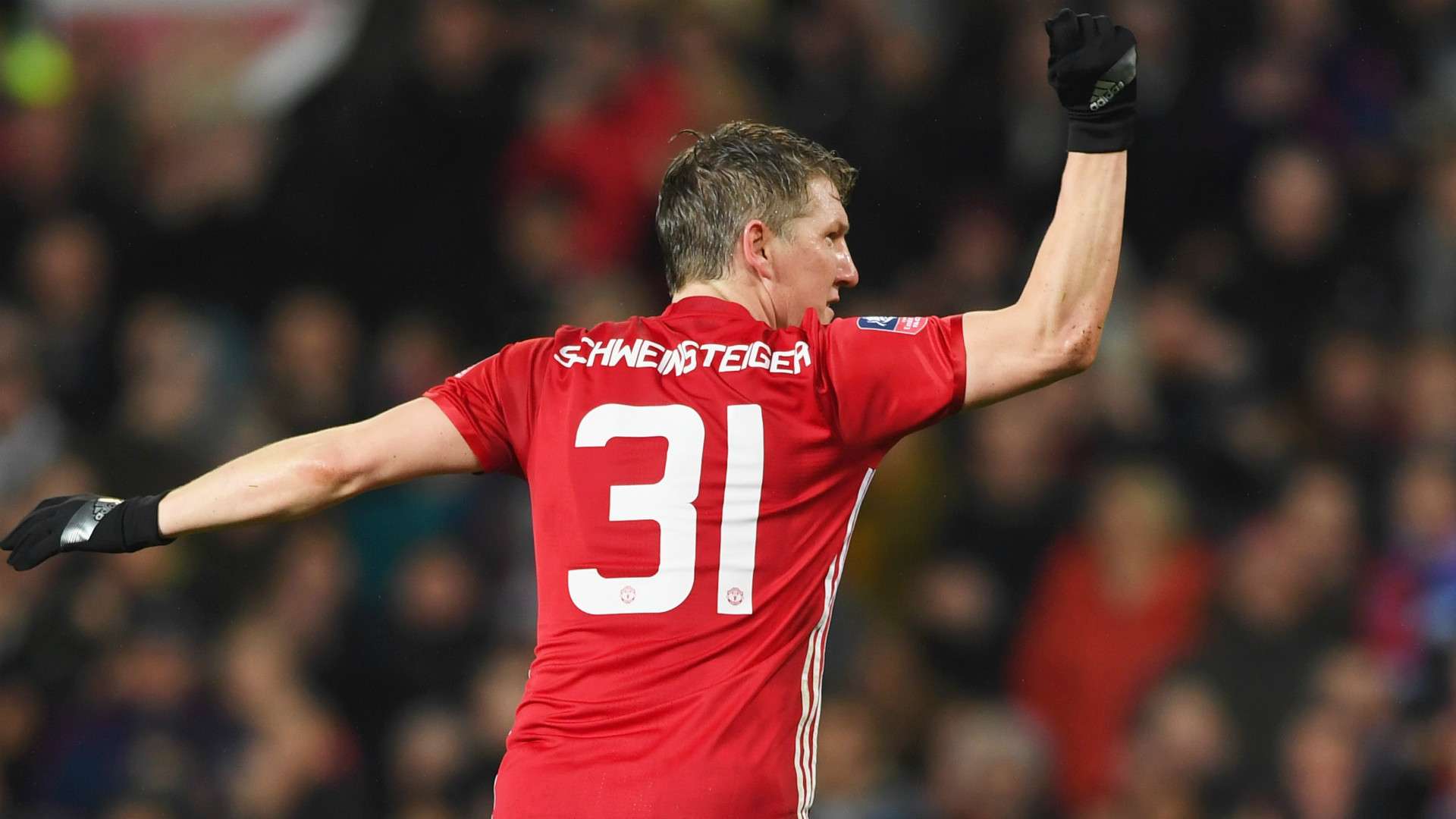 Schweinsteiger "nhận quà" từ HLV Mourinho | Goal.com Việt Nam