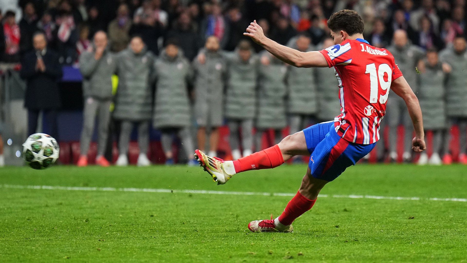 Chip in the ball? UEFA explains controversial Julian Alvarez penalty call after VAR input in Atletico’s Champions League shootout defeat to Real Madrid | Goal.com UK