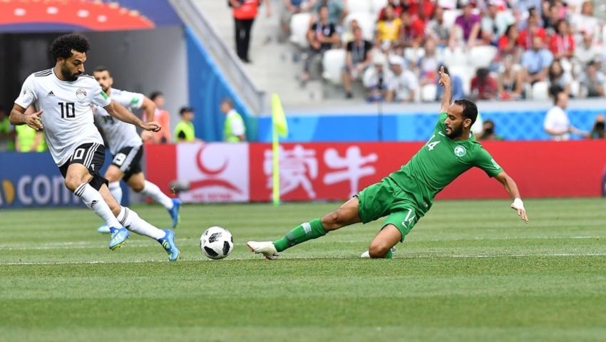 عبد الله عطيف، لاعب وسط المنتخب السعودي، وواحد من العناصر الأساسية التي يعتمد عليها بيتزي مدرب المنتخب السعودي