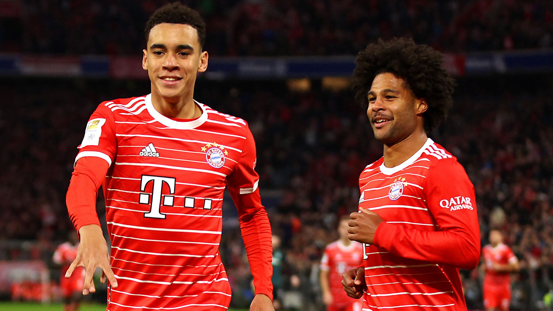 JAMAL MUSIALA SERGE GNABRY BAYERN MÜNCHEN BUNDESLIGA 08112022