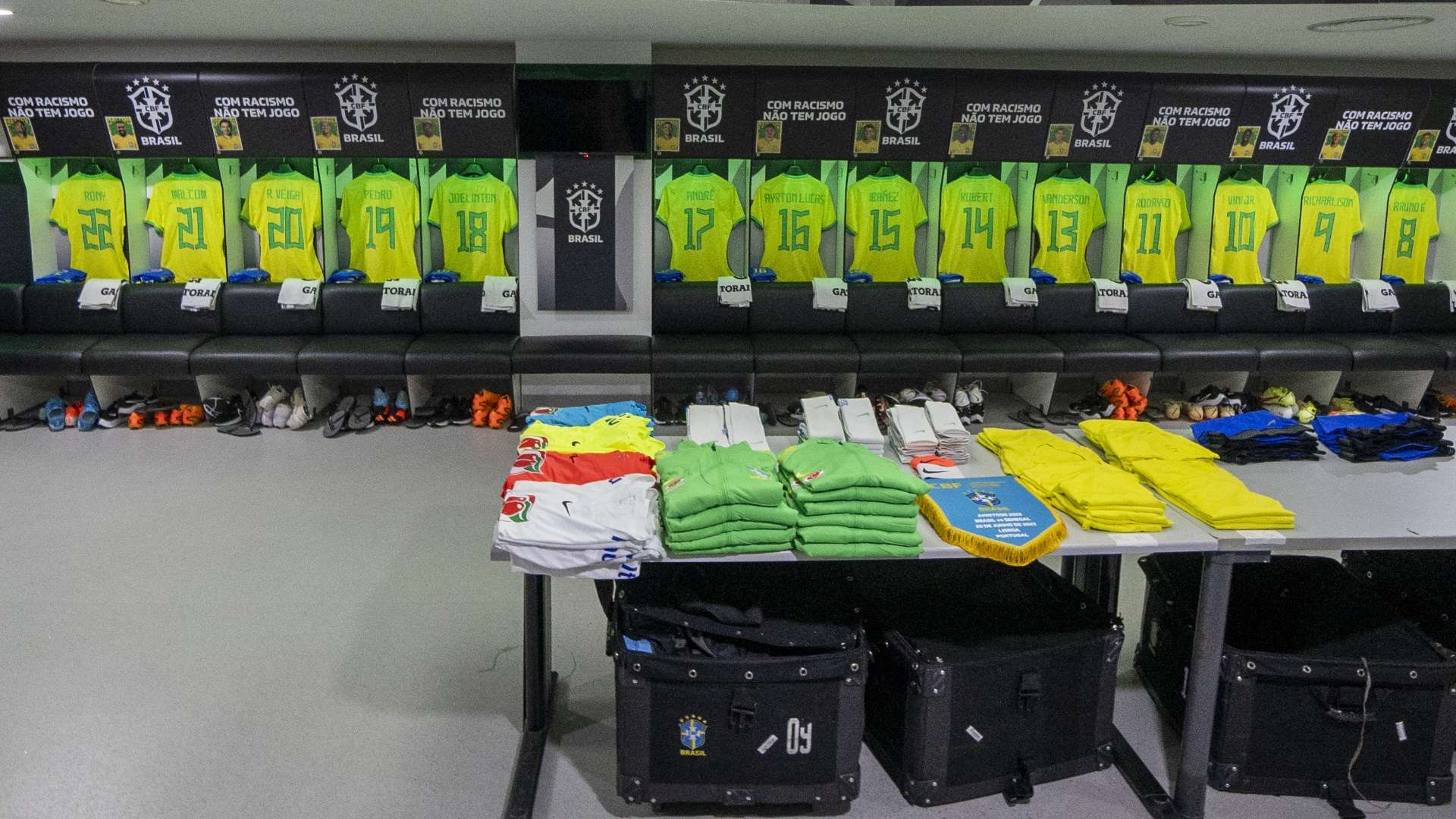 Camisas seleção brasileira antes de amistoso contra Senegal, em 2023