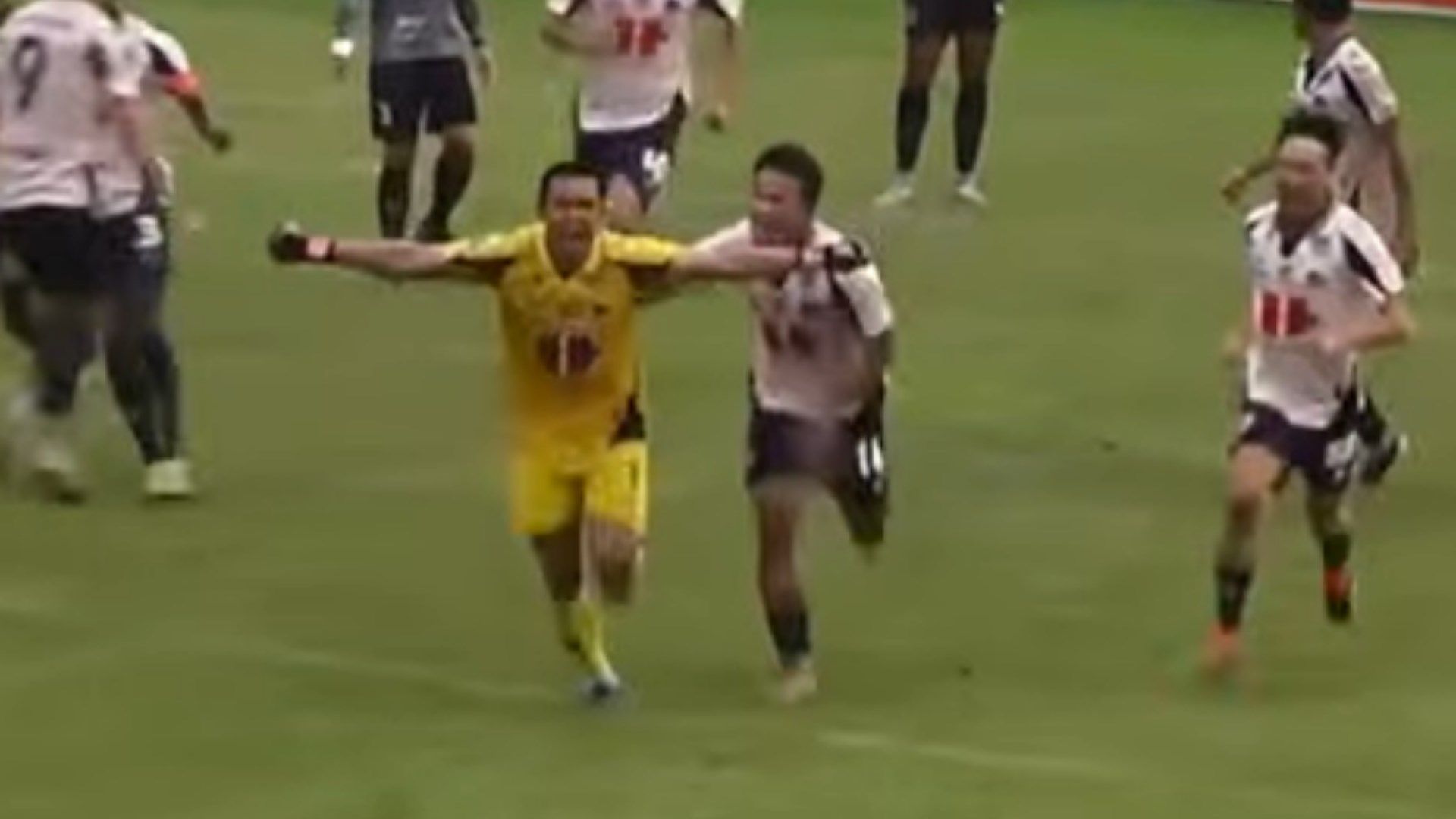 อภิสิทธิ์  โกศิลา