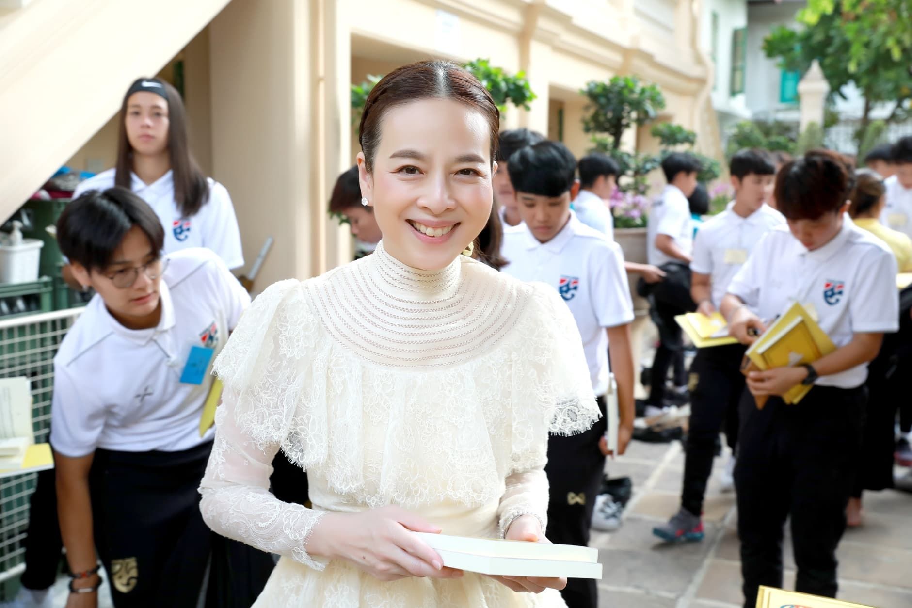 นวลพรรณ ล่ำซำ