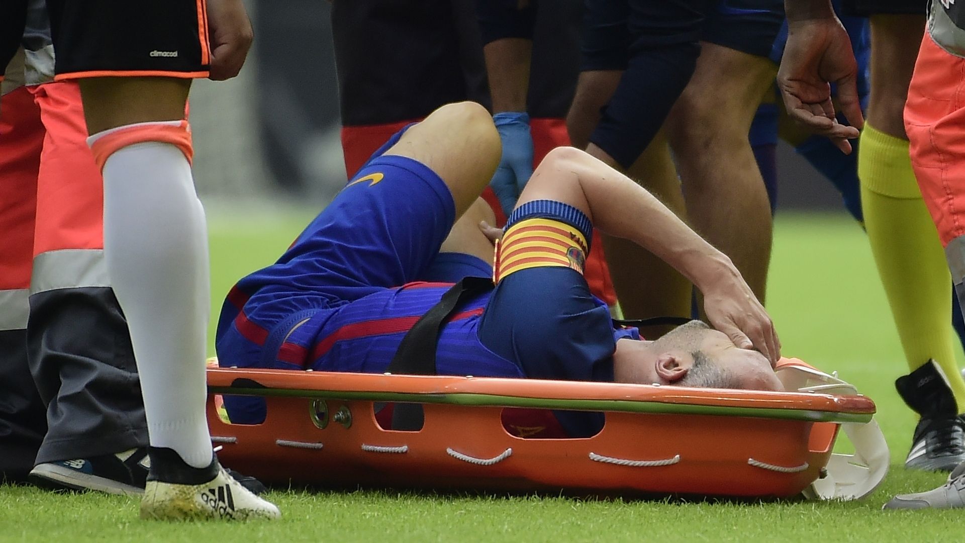 Andres Iniesta, Barcelona injured