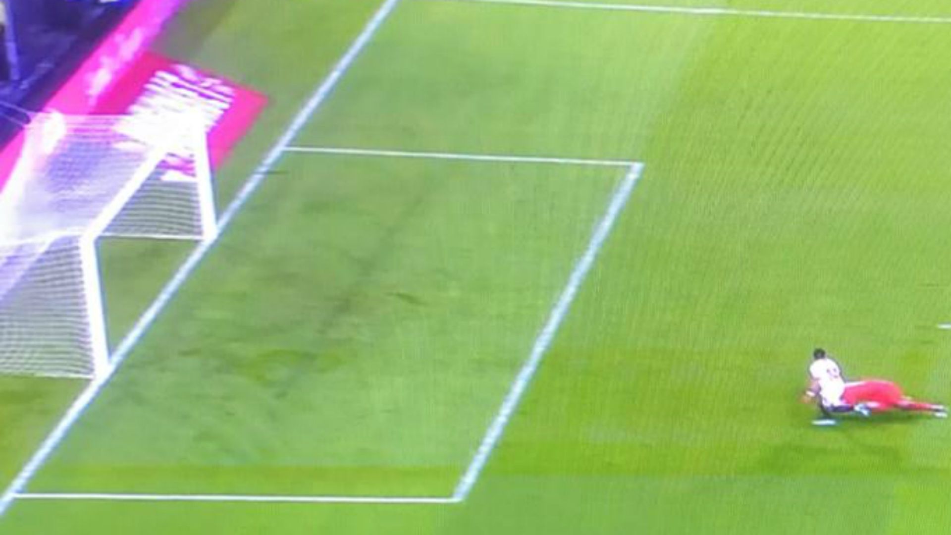Chicharito fuera de juego