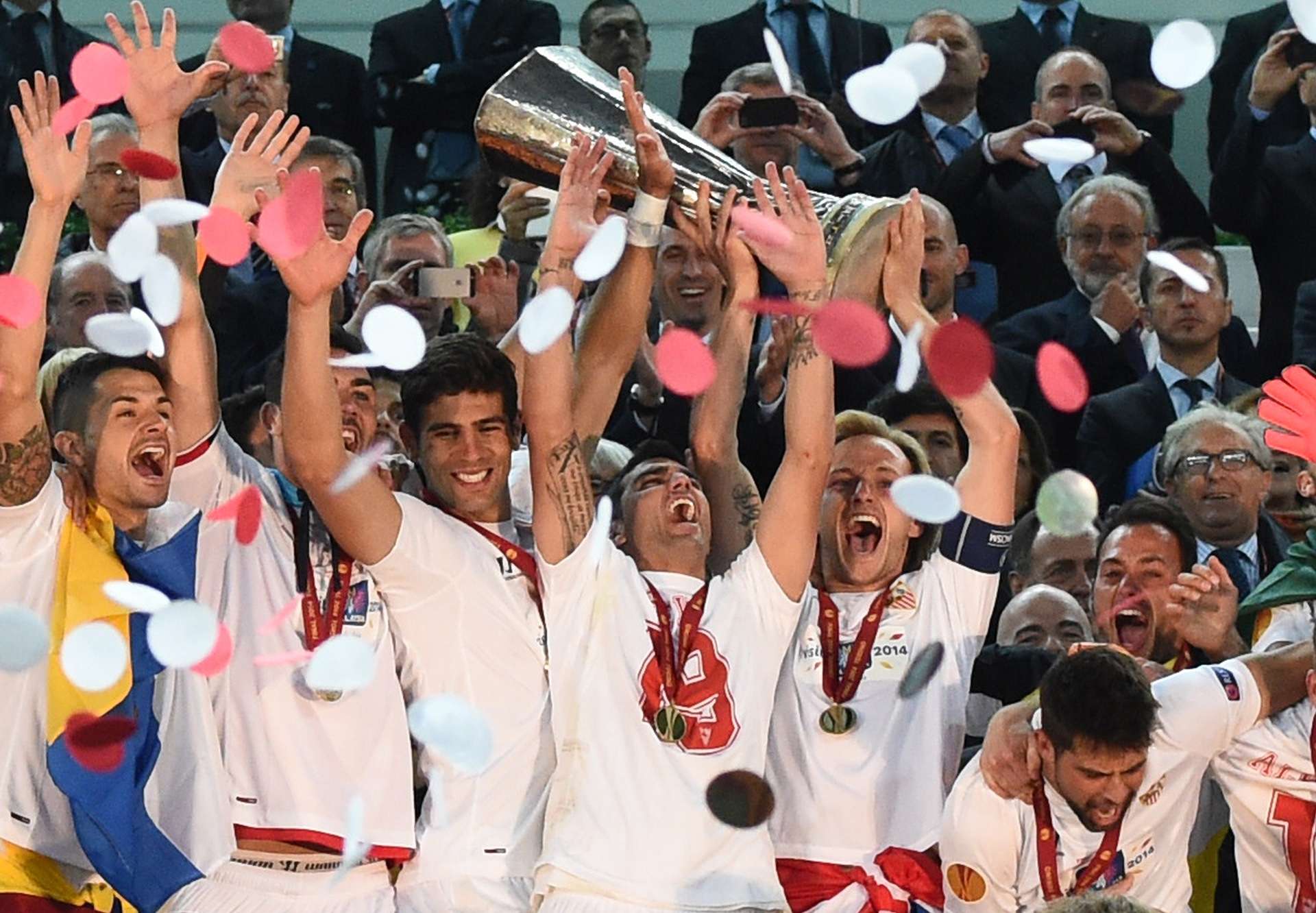 Celebrations Trophy Sevilla Benfica Europa League final 05142014