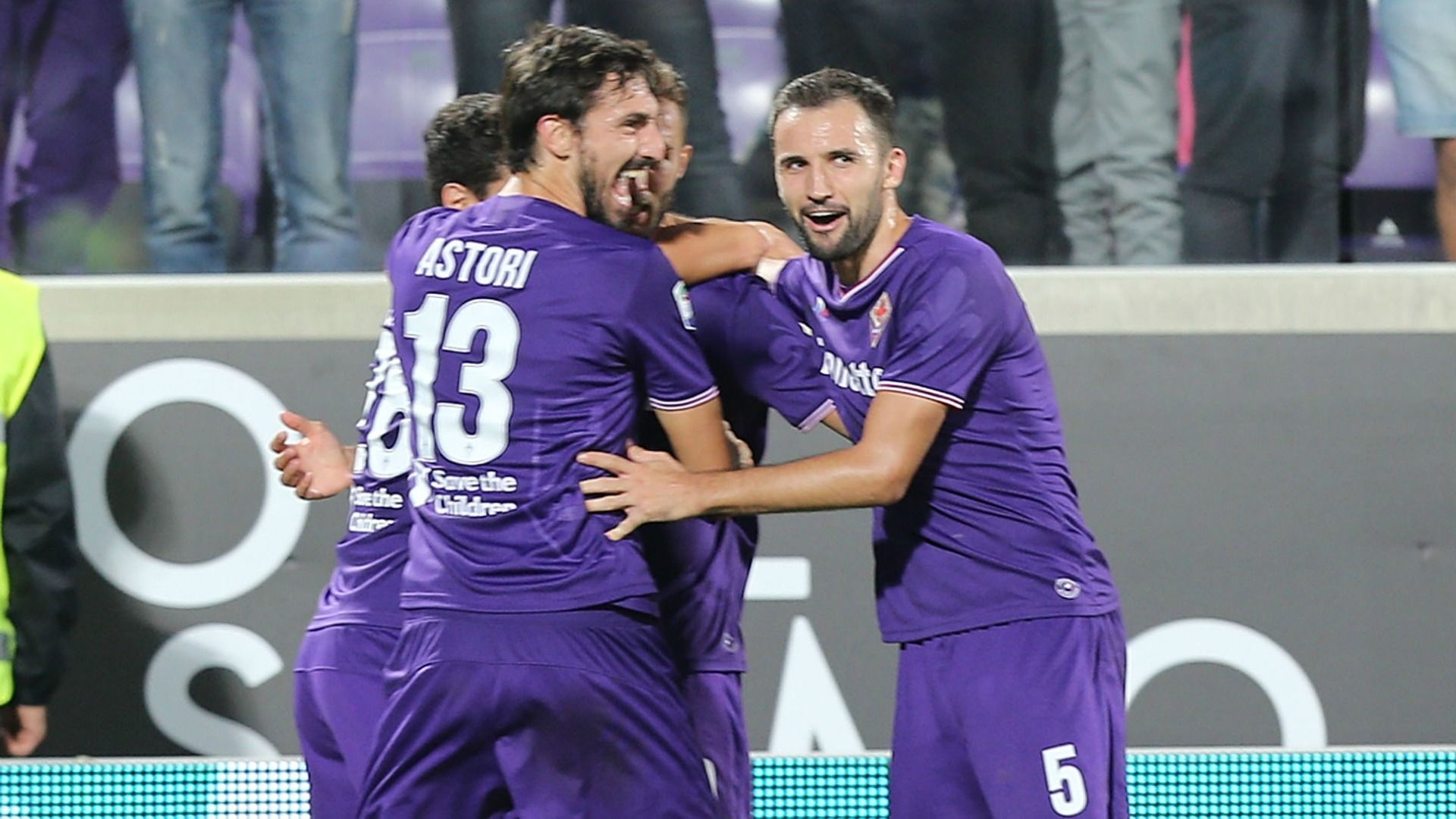 Fiorentina celebrating Bologna