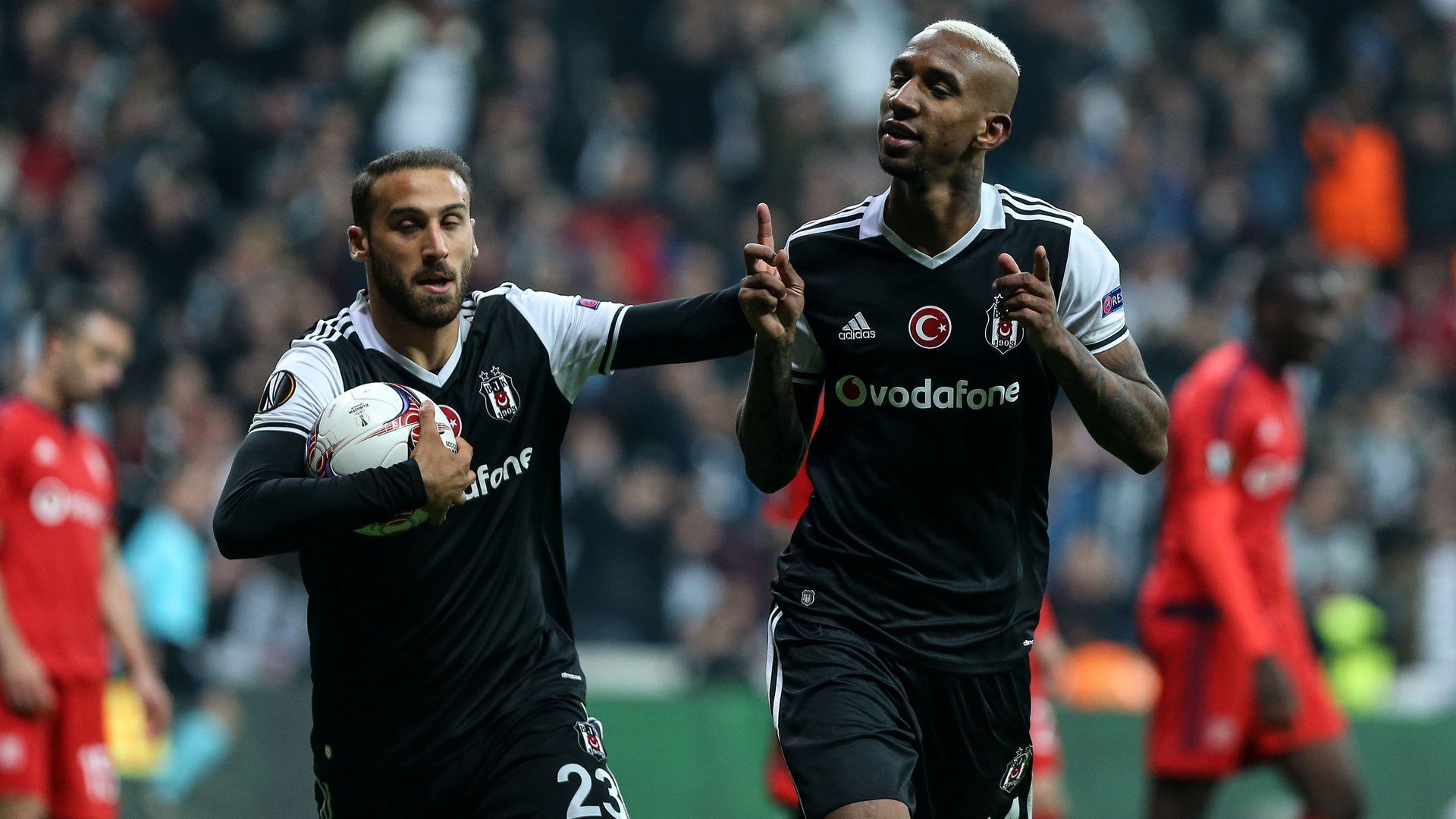 Cenk Tosun Talisca Besiktas Lyon UEL 04202017