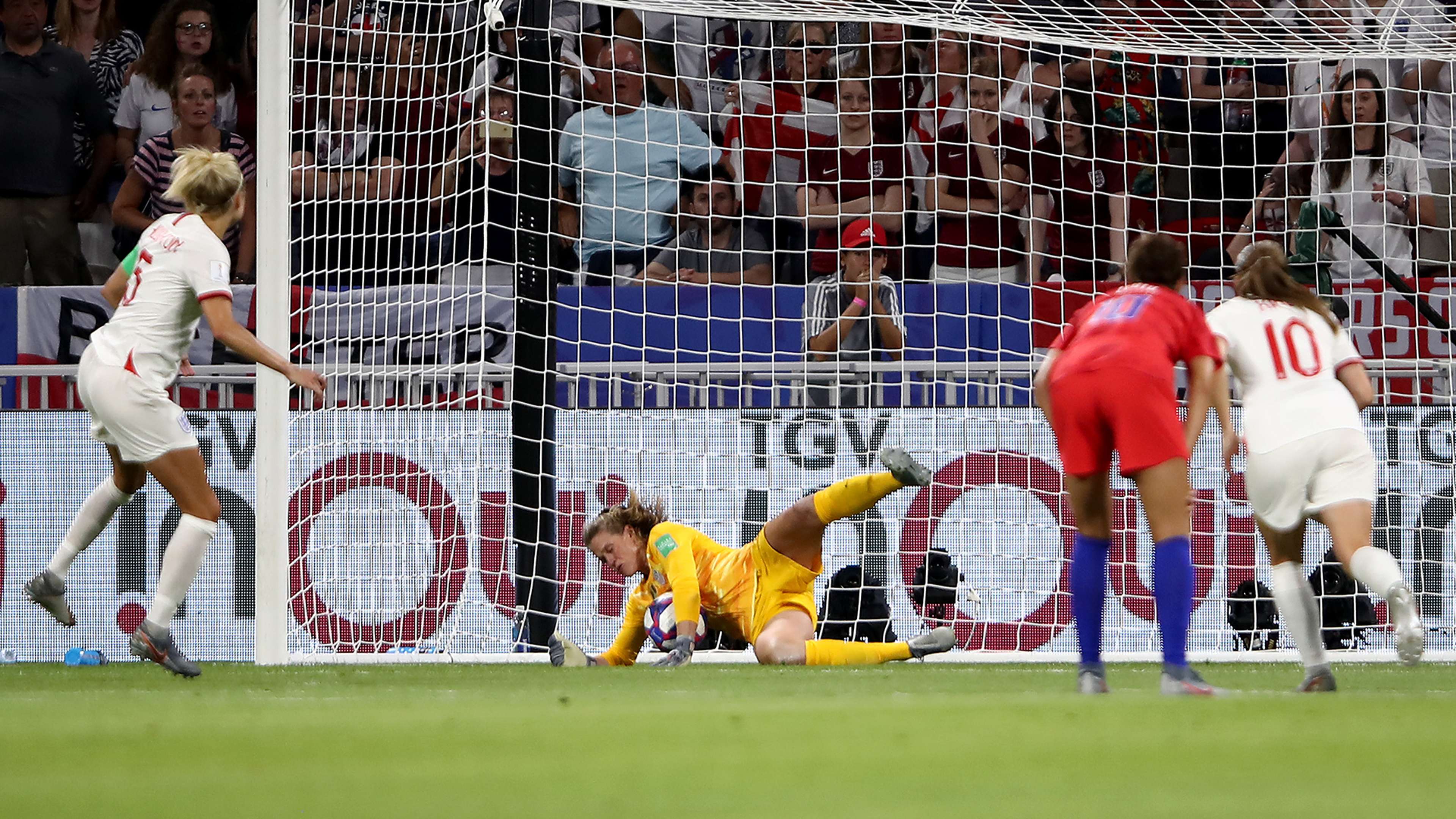 Houghton Naeher penalty USA England 2019