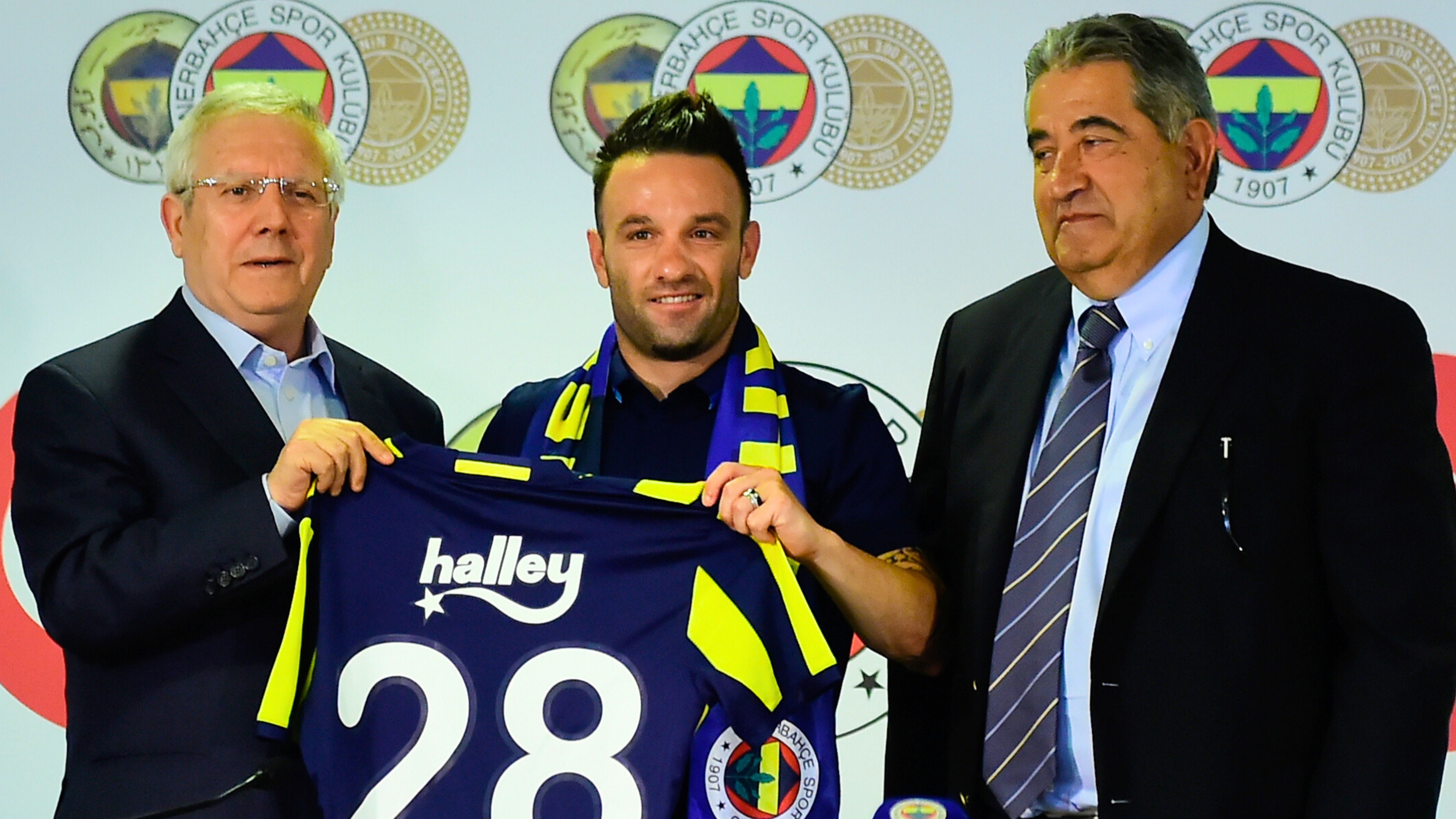 Aziz Yildirim Valbuena Fenerbahce