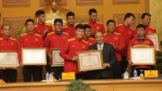 Thủ tướng Nguyễn Xuân Phúc gặp mặt và khen thưởng ĐTQG Việt Nam