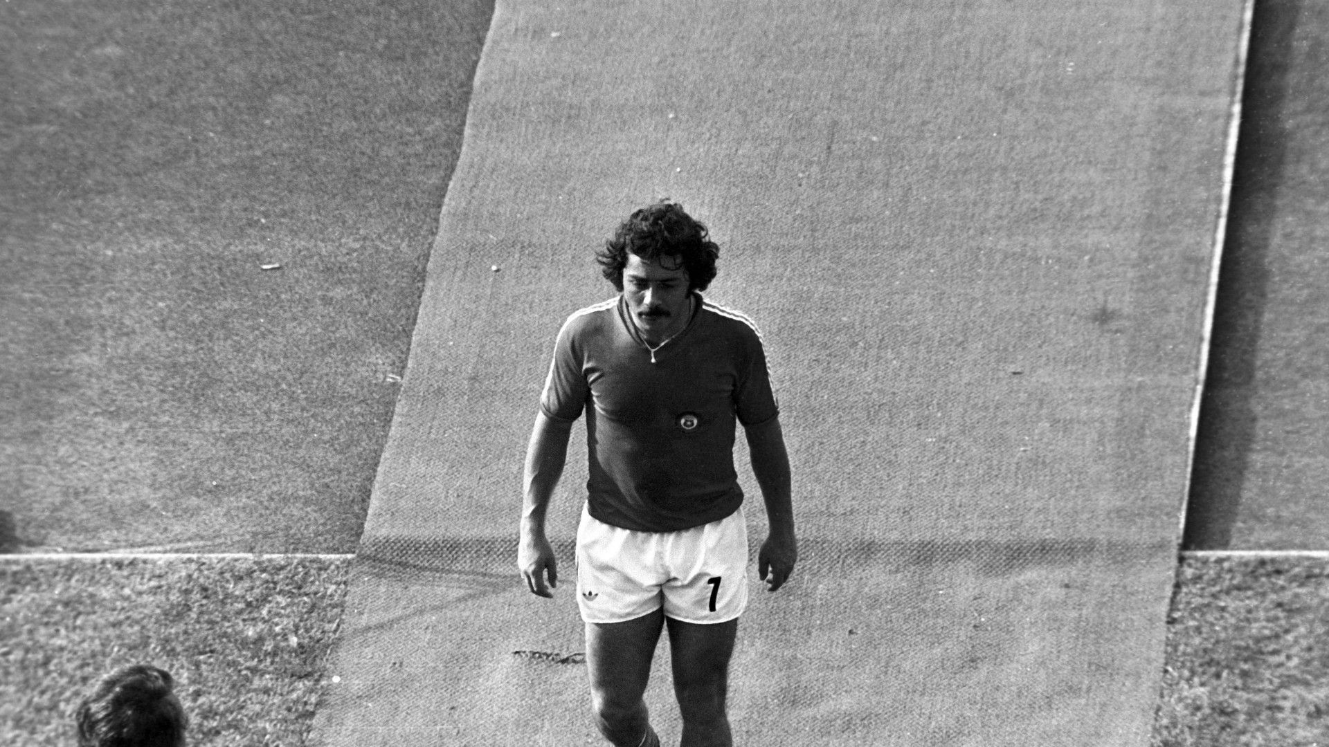 ***GER ONLY*** Carlos Caszely Red Card