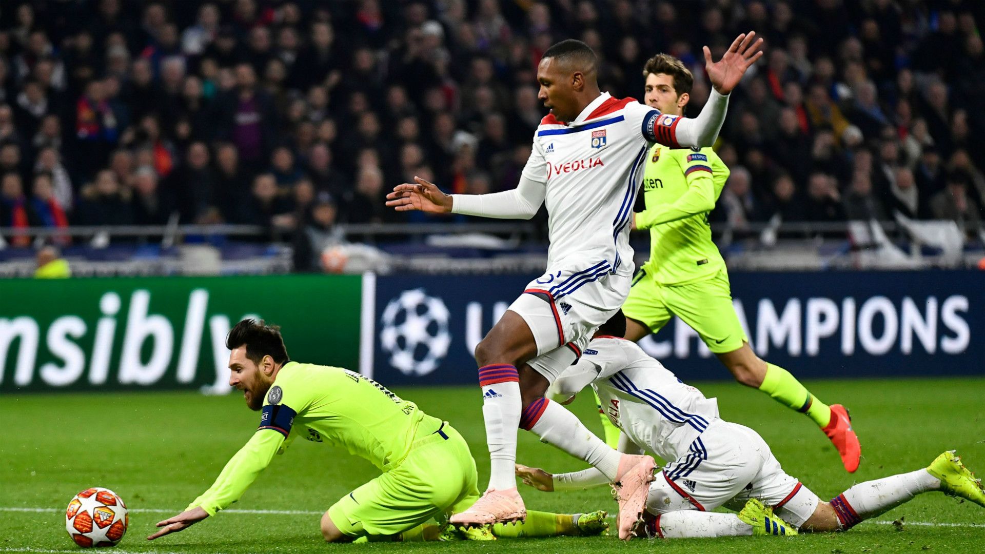 MESSI LYON BARCELONA CHAMPIONS LEAGUE