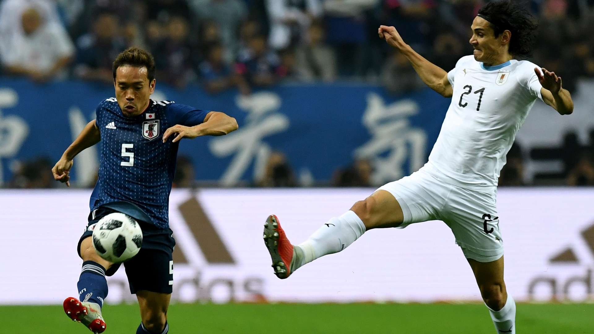 Yuto Nagatomo Edinson Cavani Japan Uruguay