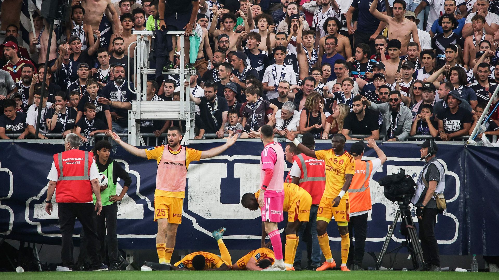 Incident Bordeaux Rodez Ligue 2 Match arrêté