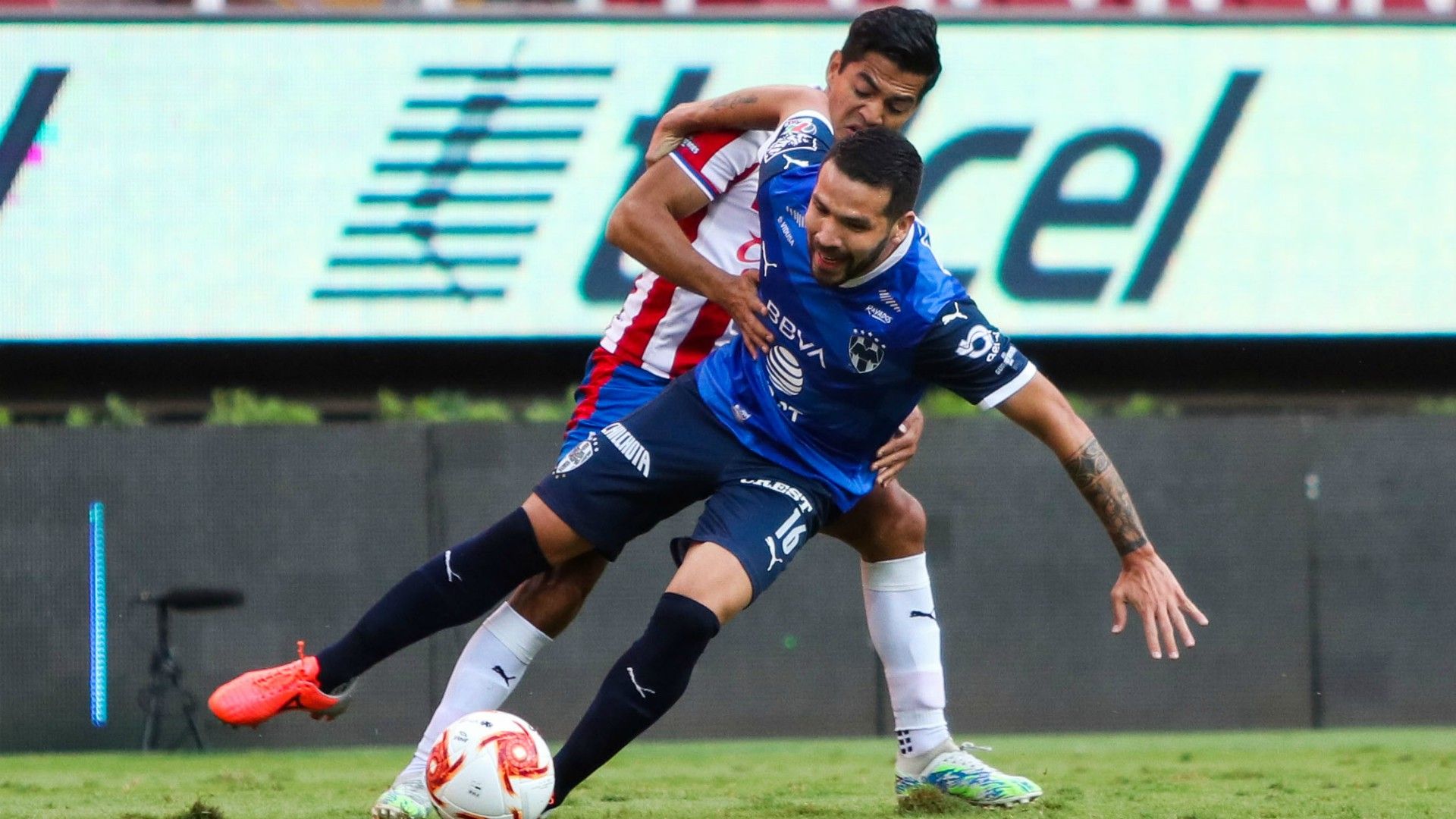Jesús Sánchez Celso Ortíz Chivas vs Rayados 071120