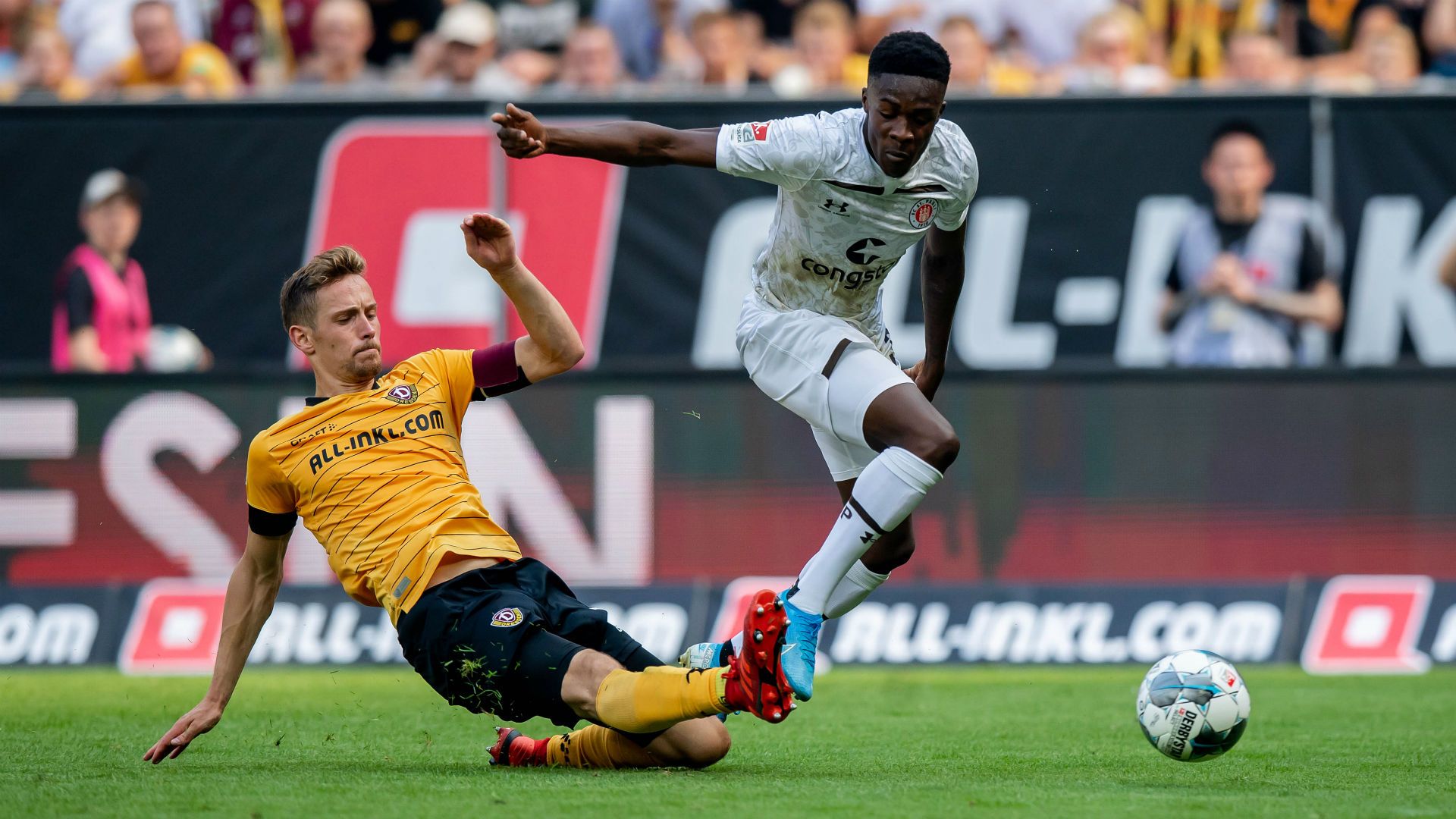 Jannik Mueller Christian Conteh Dynamo Dreden FC St. Pauli 31082019