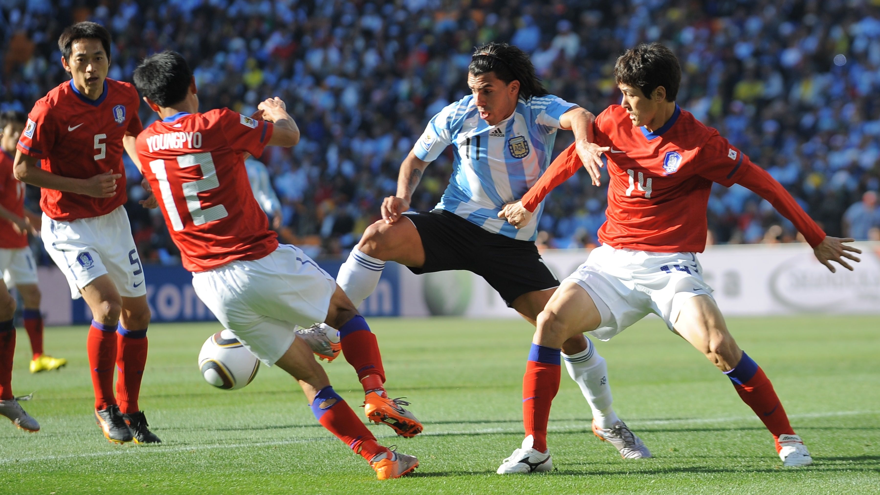 Lee Jung-soo vs Carlos Tevez | Korea vs Argentina | World Cup 2010 - Group B