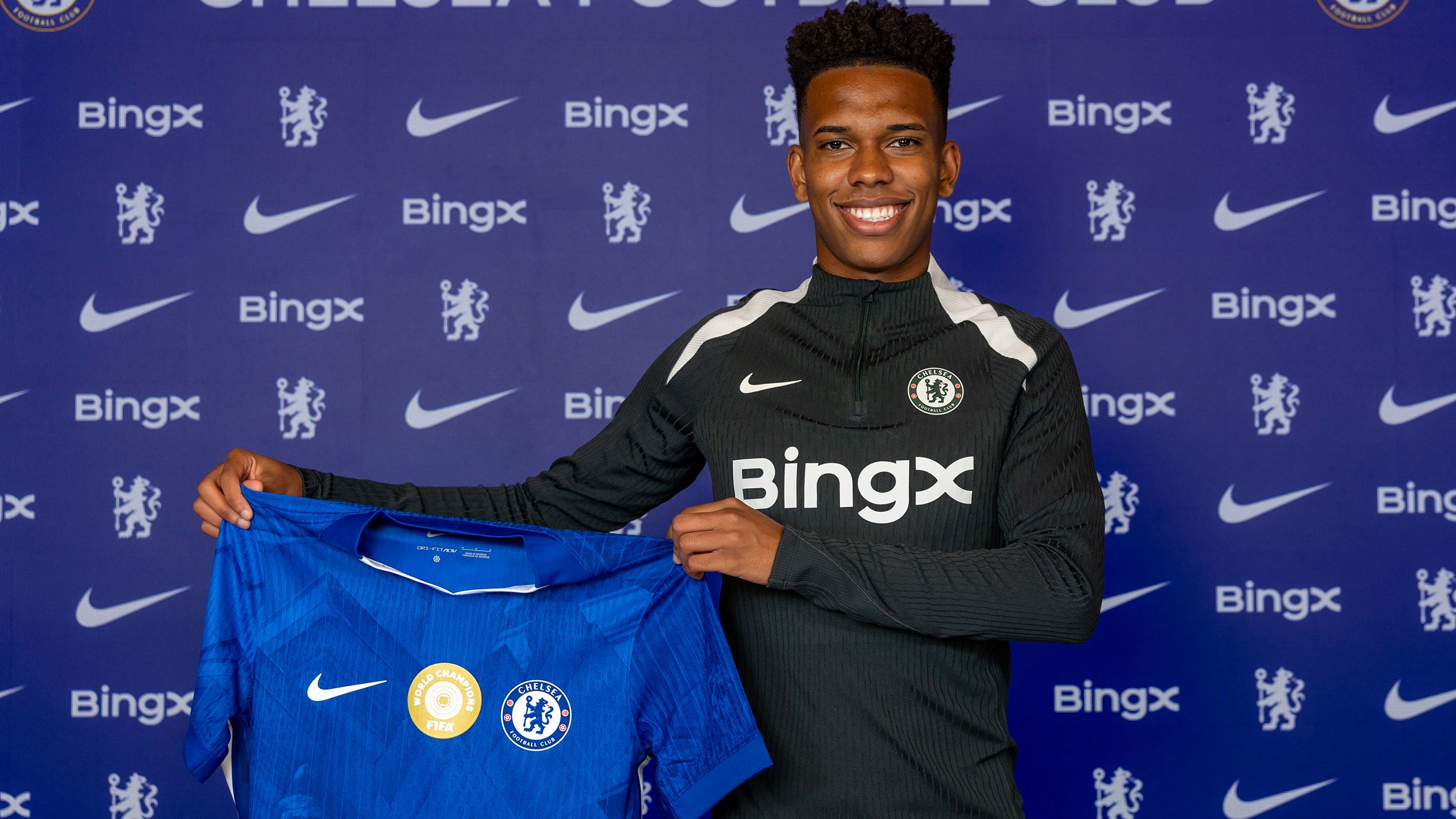 Estevao Willian signs Chelsea