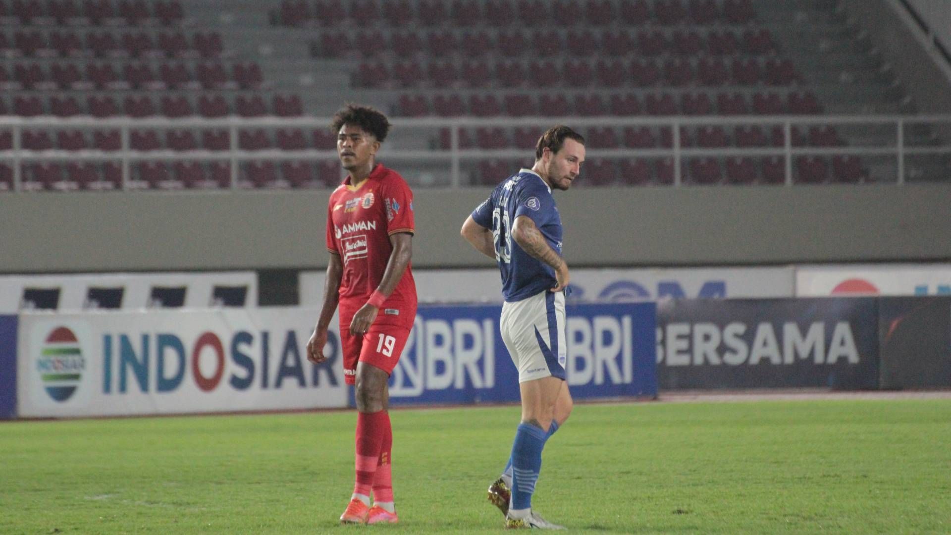 Persib Bandung vs Persija Jakarta - Braif Fatari & Marc Klok