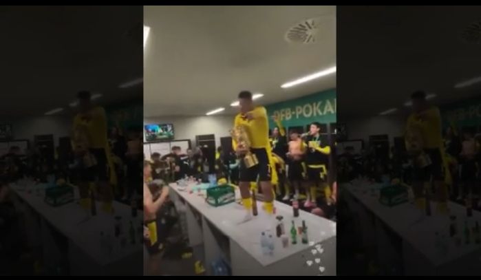 Borussia Dortmund DFB-Pokal Jadon Sancho Kabinenparty Screenshot
