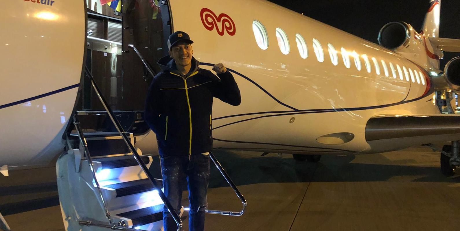 Mesut Ozil Fenerbahce Transfer Airport