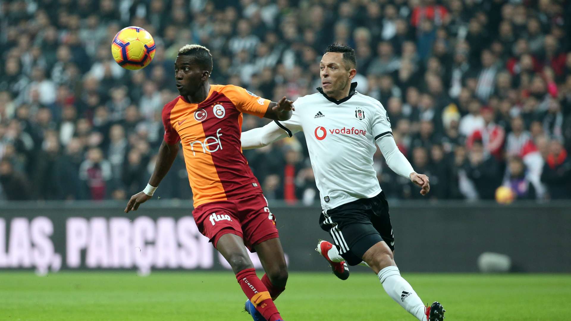 Henry Onyekuru Adriano Galatasaray Besiktas 12022018