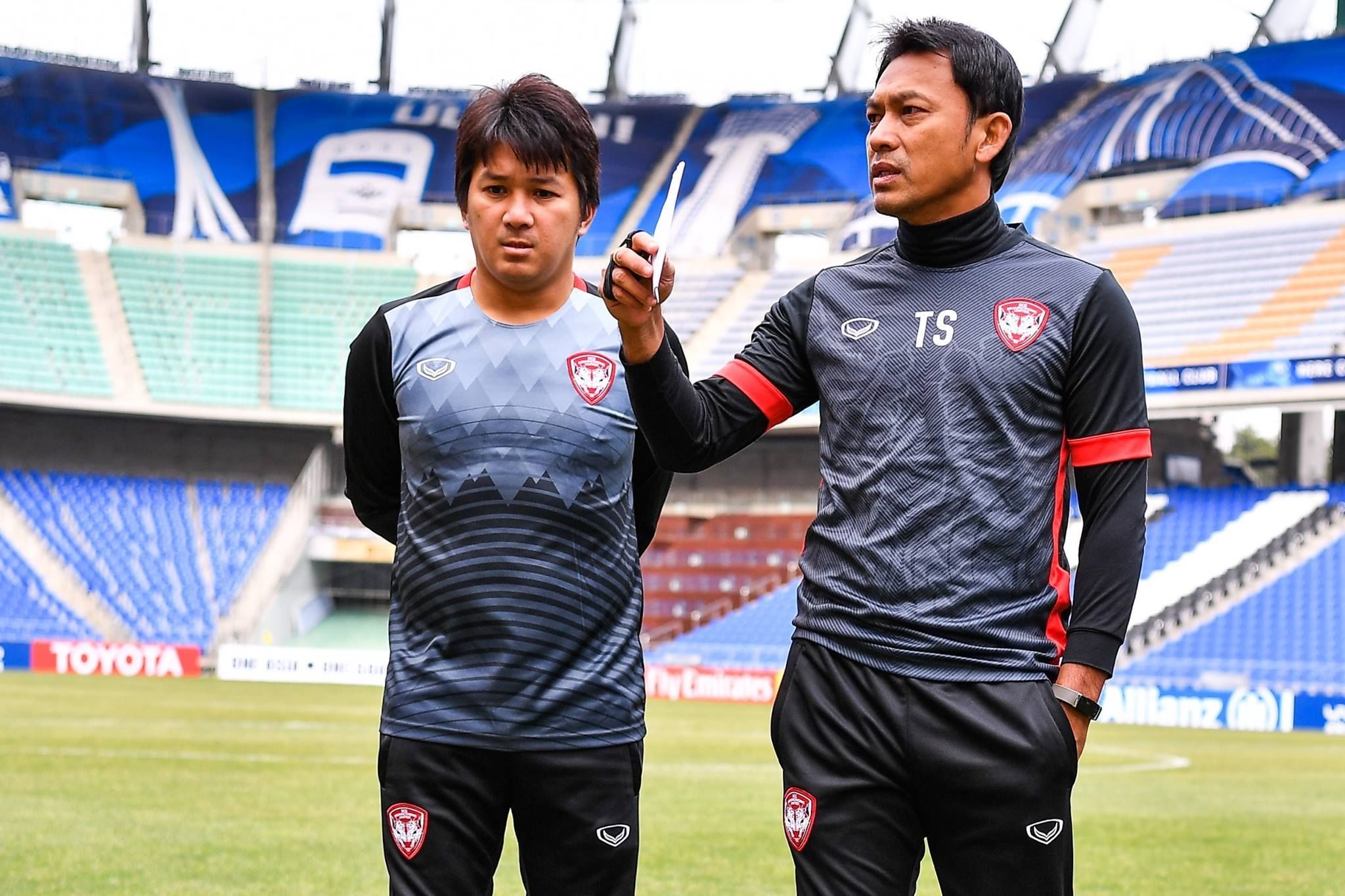 สันติ ไชยเผือก, ธชตวัน ศรีปาน