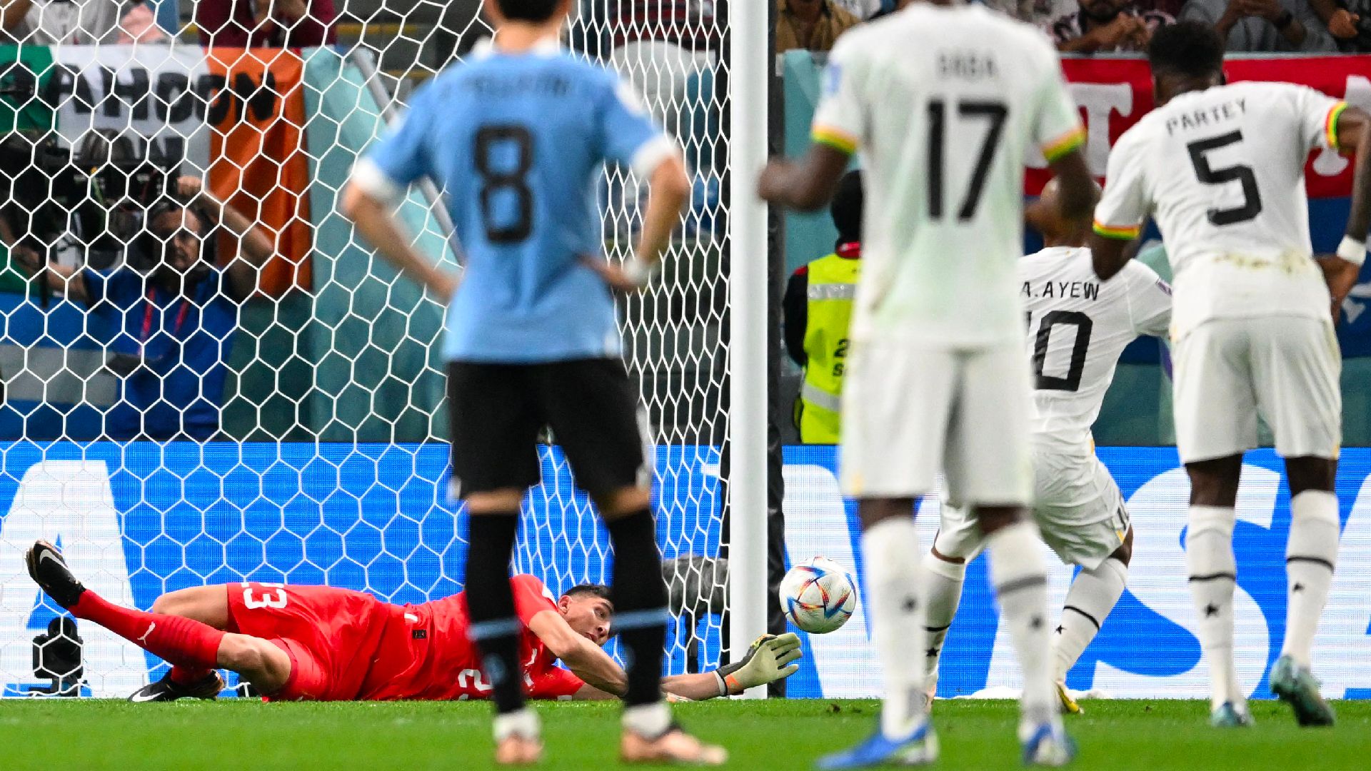 AYEW MISSES PENTALY  GHANA URUGUAY