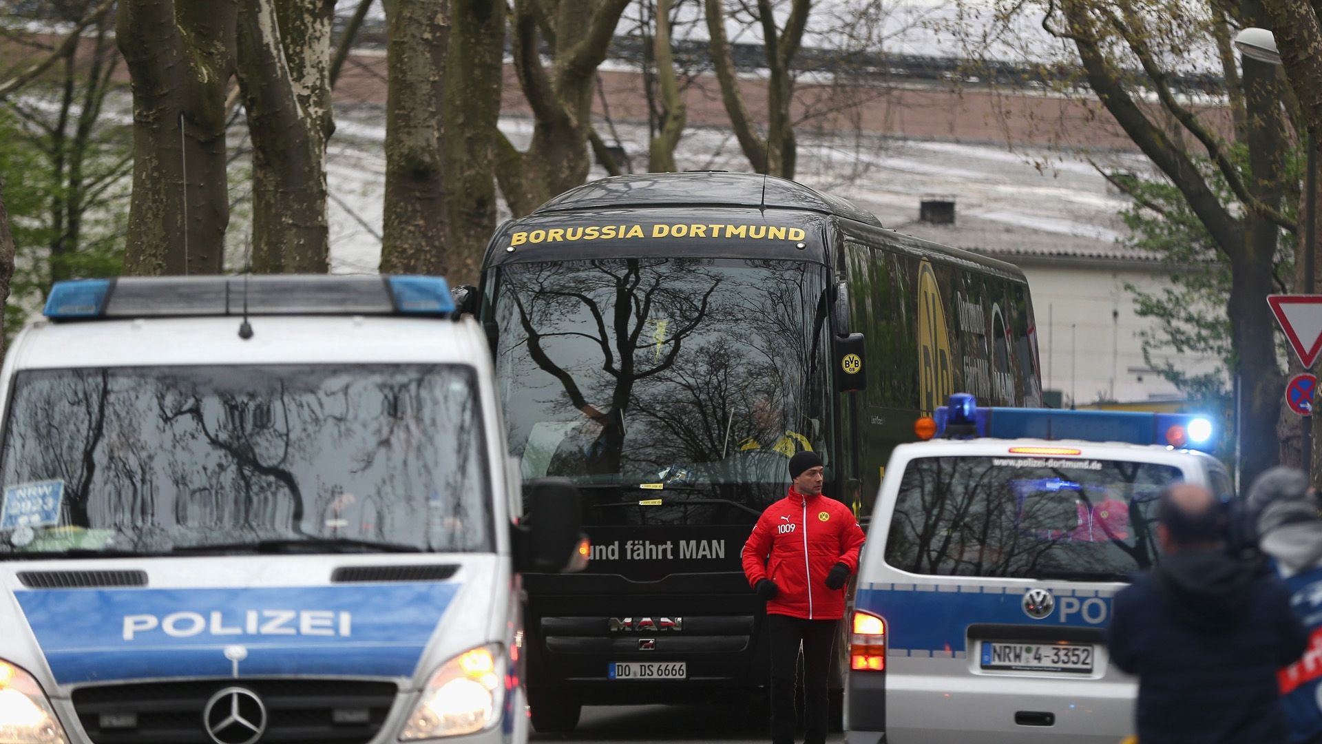 borussia dortmund bus championsl league 041217