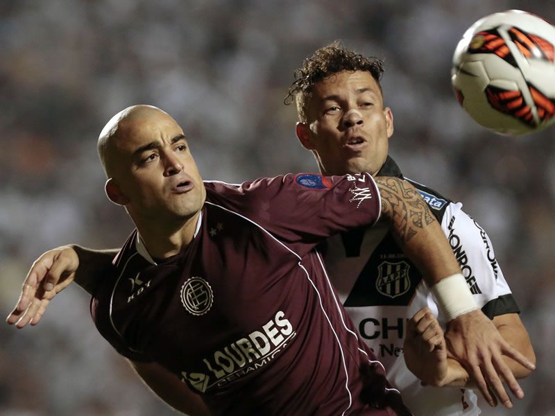 Baraka ante Silva - Ponte Preta vs Lanus
