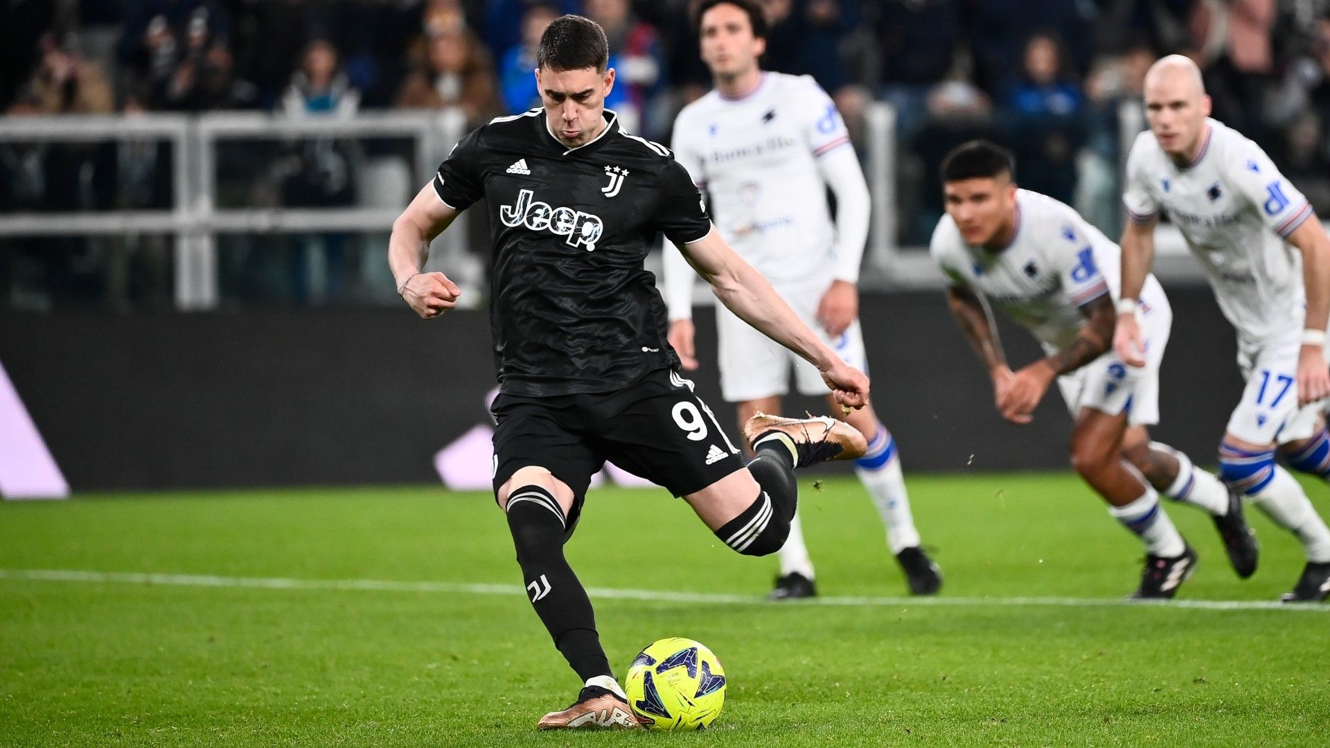 Vlahovic penalty Juventus