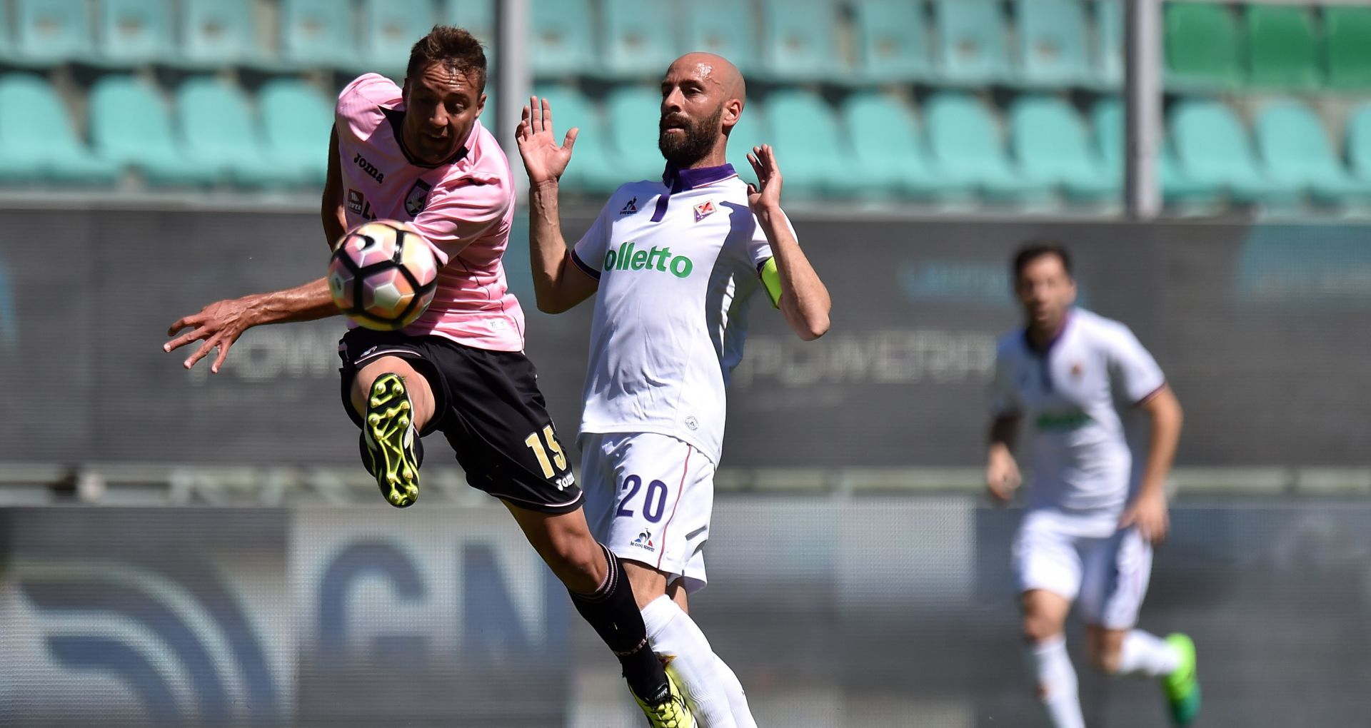 Thiago Cionek Borja Valero Palermo Fiorentina Serie A