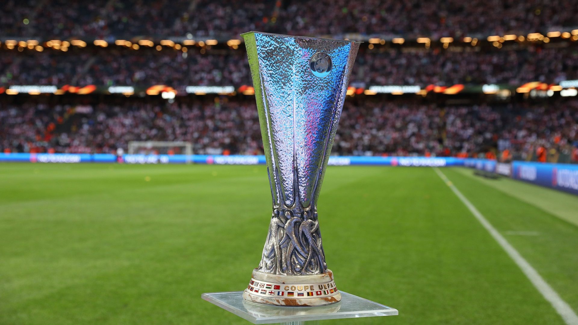 2017-08-04 UEFA Europe league trophy