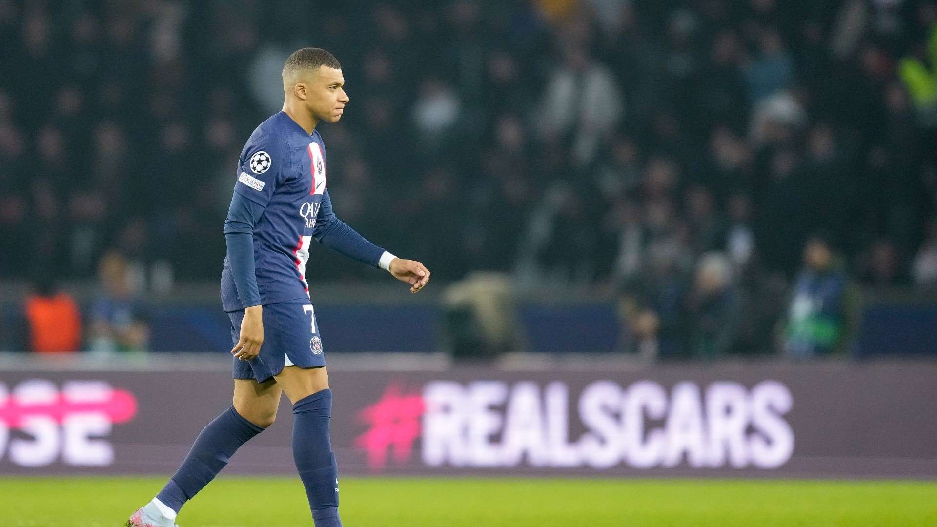 Kylian Mbappe sad PSG vs Bayern 2022-23