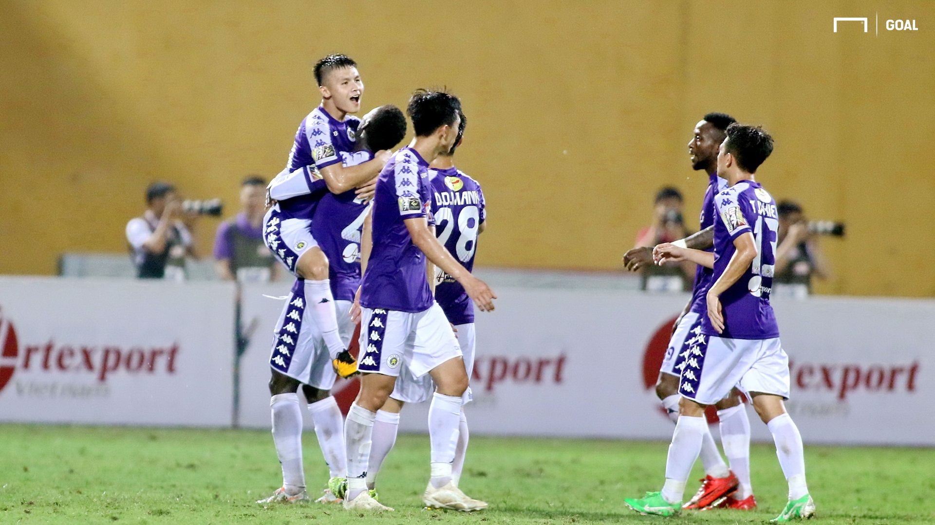 Văn Hậu. Văn Hậu về Việt Nam. ĐT Việt Nam. tuyển Việt Nam. Văn Hậu Heerenveen. Văn Hậu cầu thủ trẻ xuất sắc nhất V-Leaegue. Quang Hải xuất sắc nhất V-League. Văn Quyết xuất sắc nhất V-League. quả bóng vàng việt nam. trực tiếp bóng đá hôm nay. xem bong da. Nguyen Quang Hai Doan Van Hau Ha Noi vs Hai Phong V.League 2019