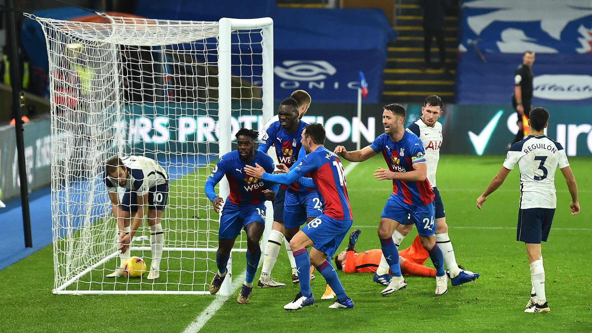 Jeffrey Schlupp Crystal Palace vs Tottenham Premier League 2020-21