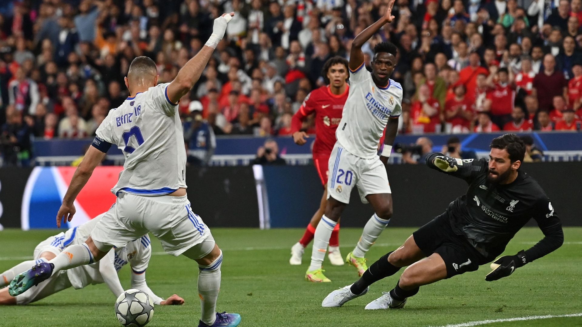 Karim Benzema offside goal Real Madrid Liverpool 2022