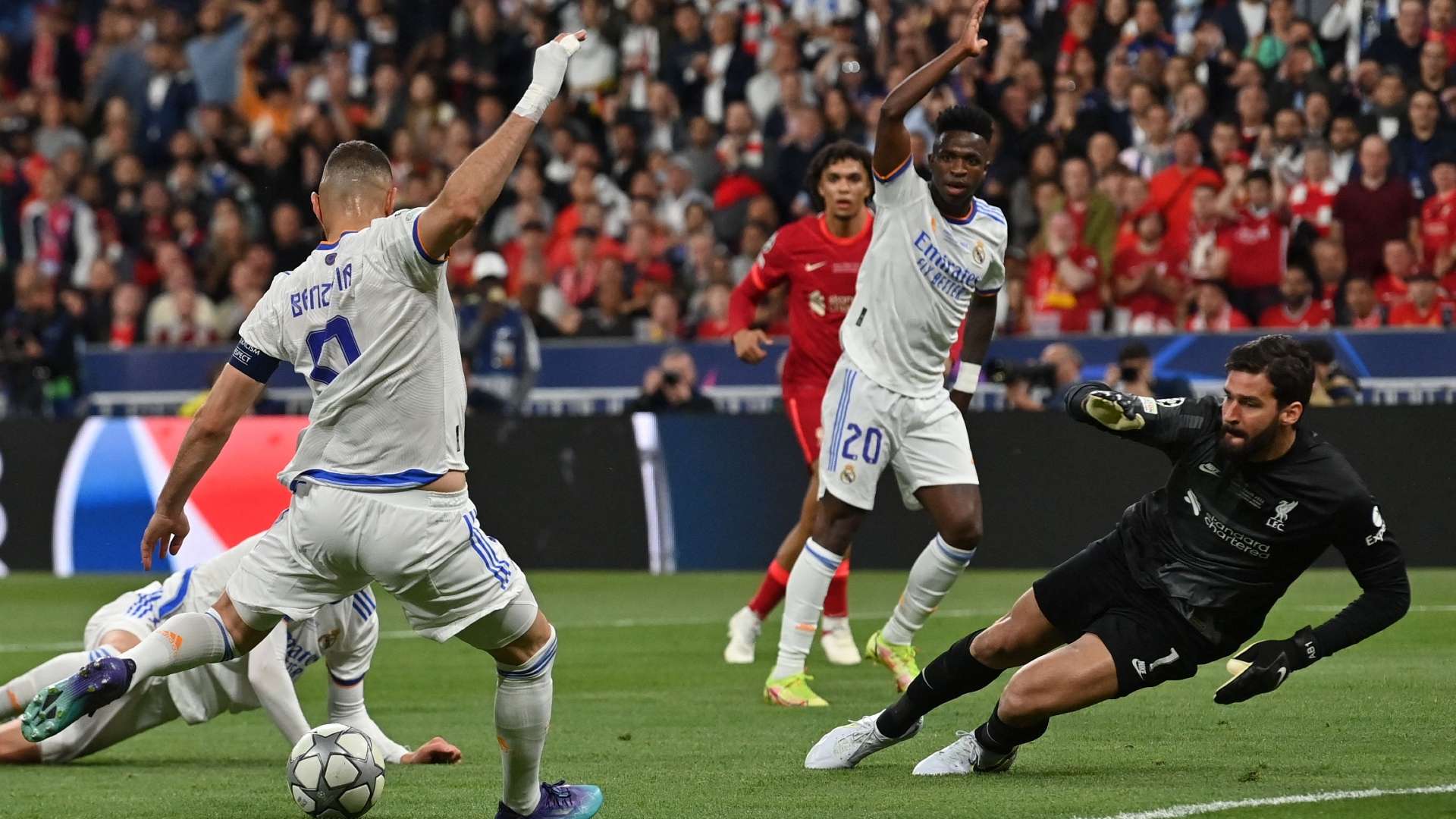 Karim Benzema offside goal Real Madrid Liverpool 2022
