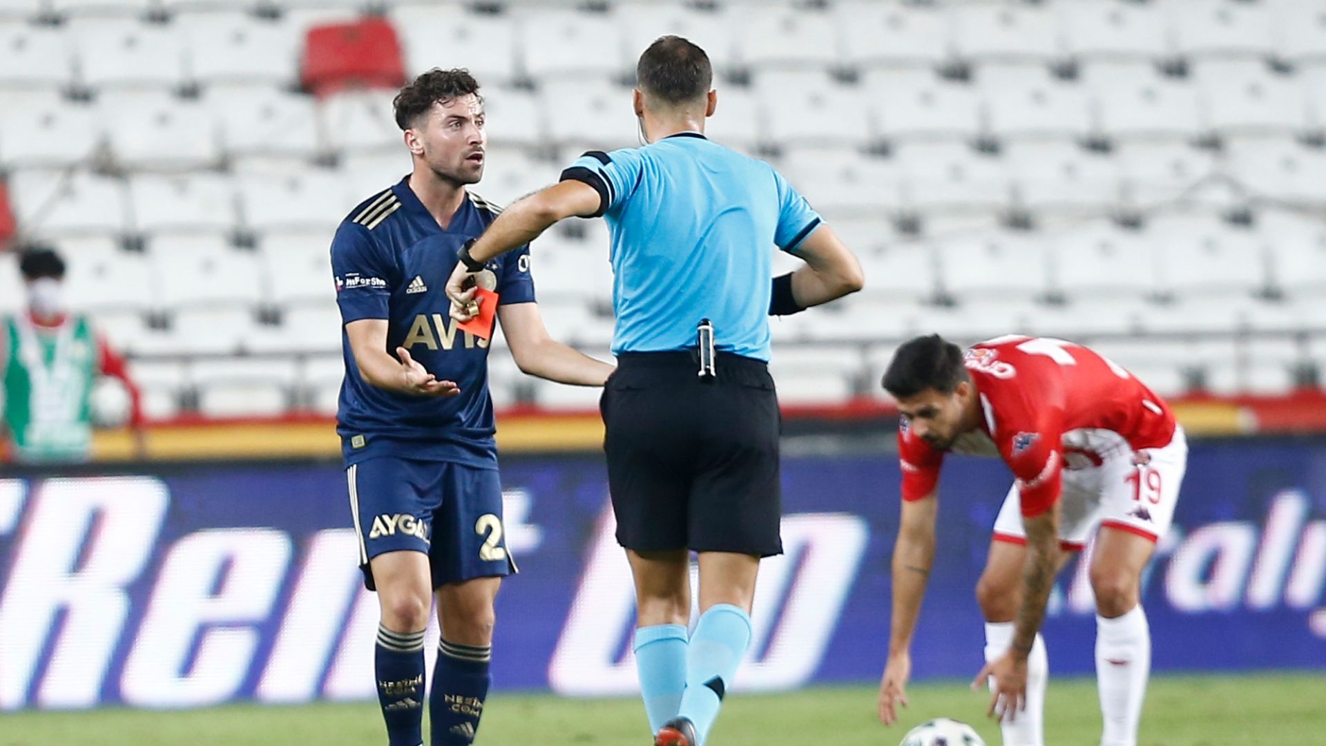 sinan gumus kirmizi kart 03112020