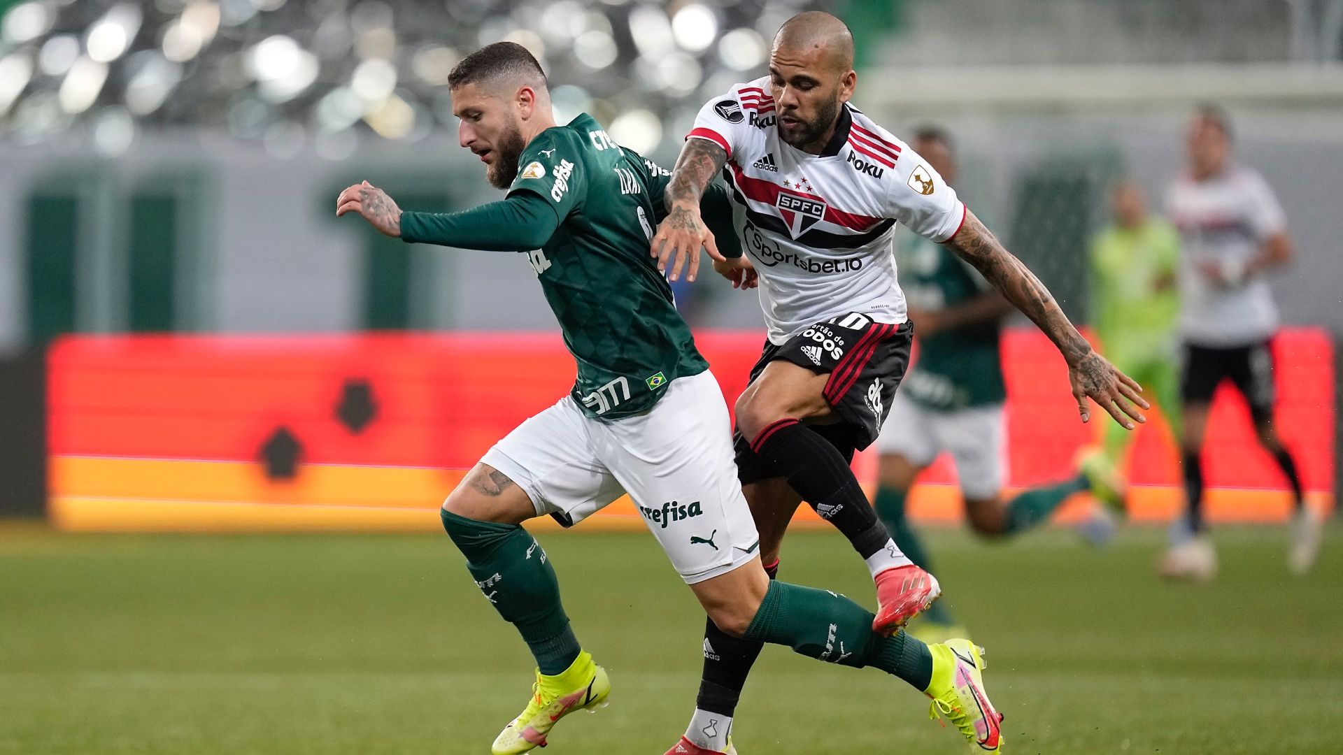 170821 Palmeiras Sao Paulo Dani Alves y Zé Rafael